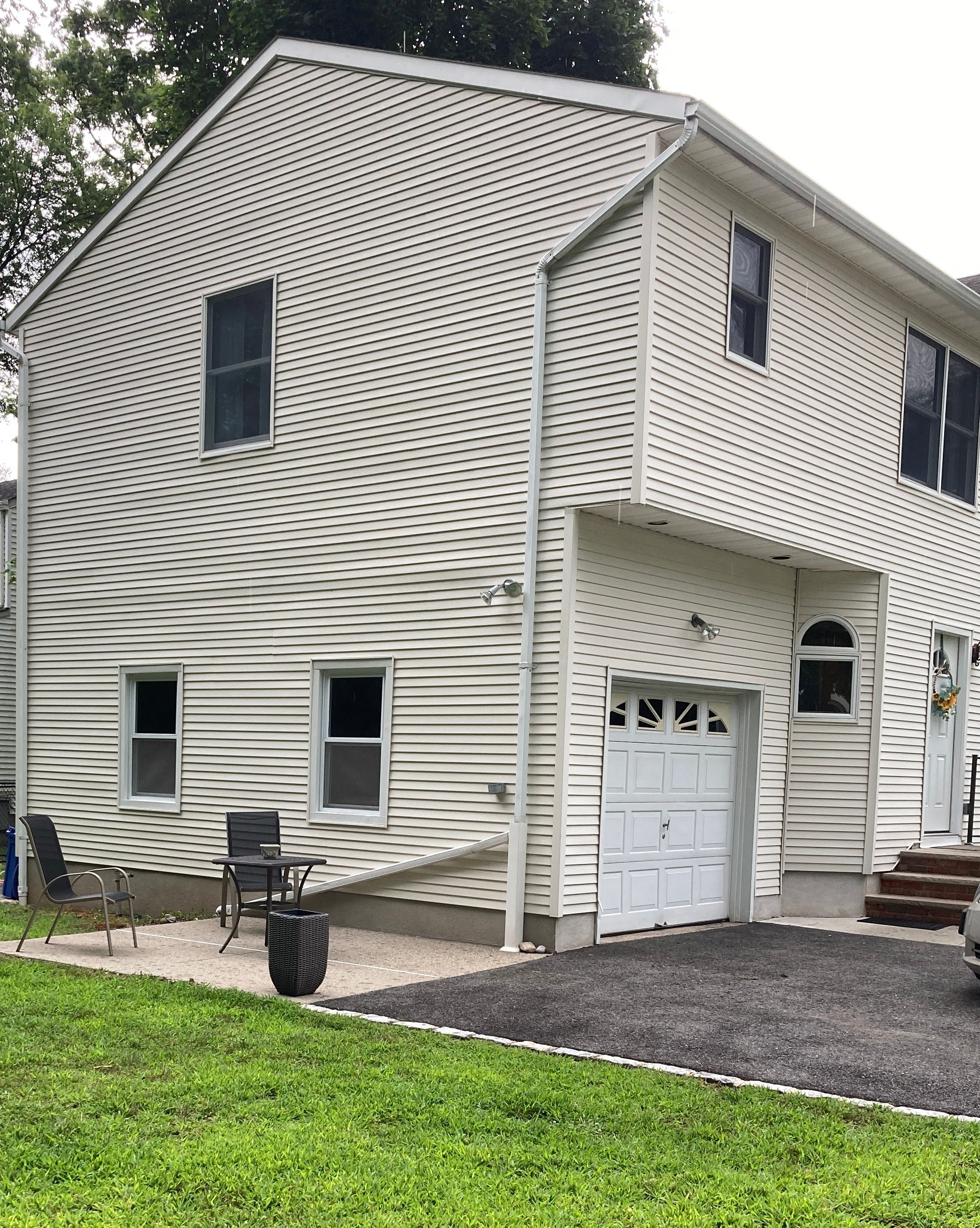 289 Meadowbrook Avenue 