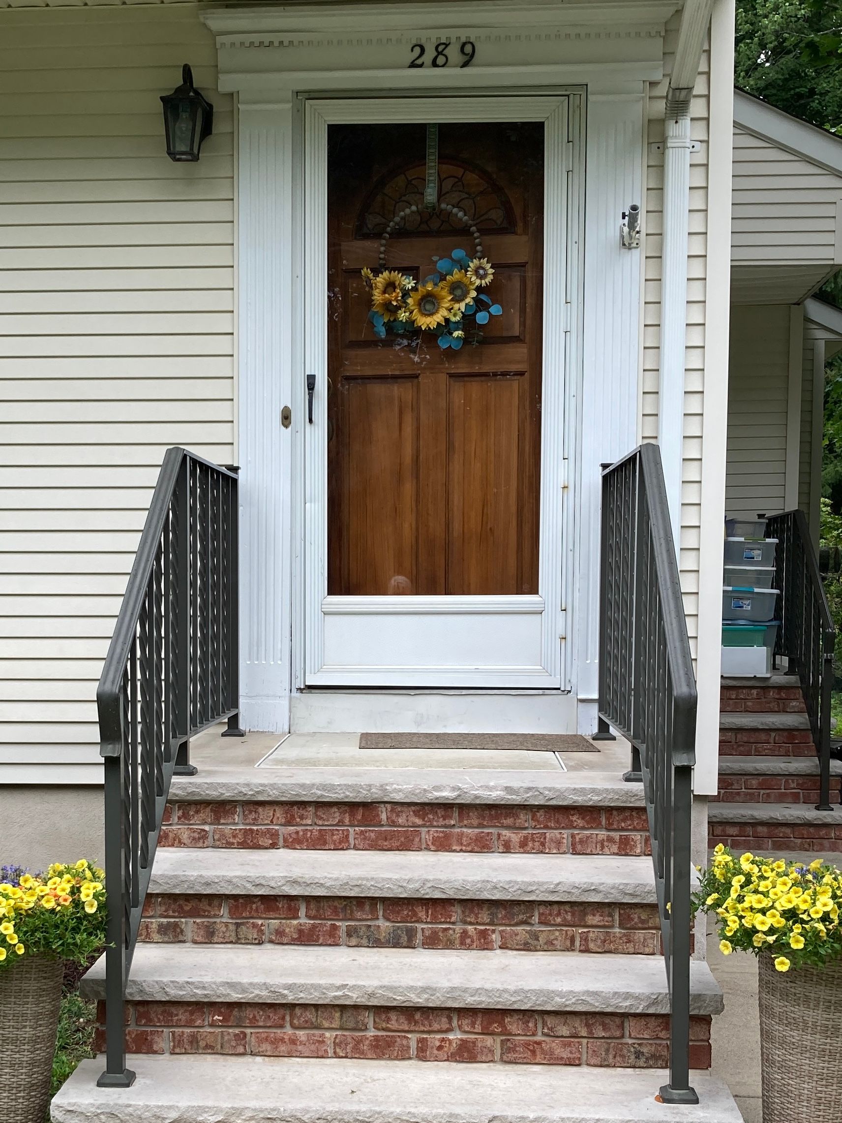 289 Meadowbrook Avenue 