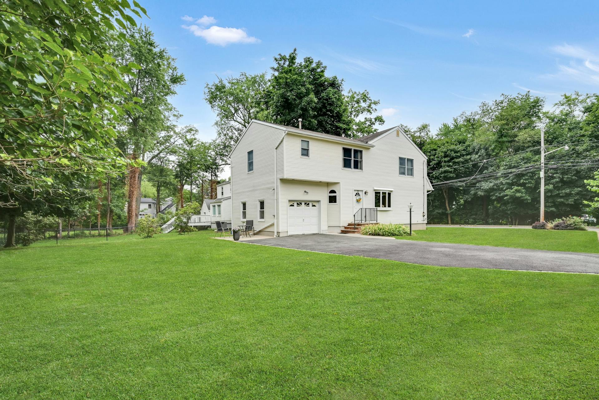 289 Meadowbrook Avenue 