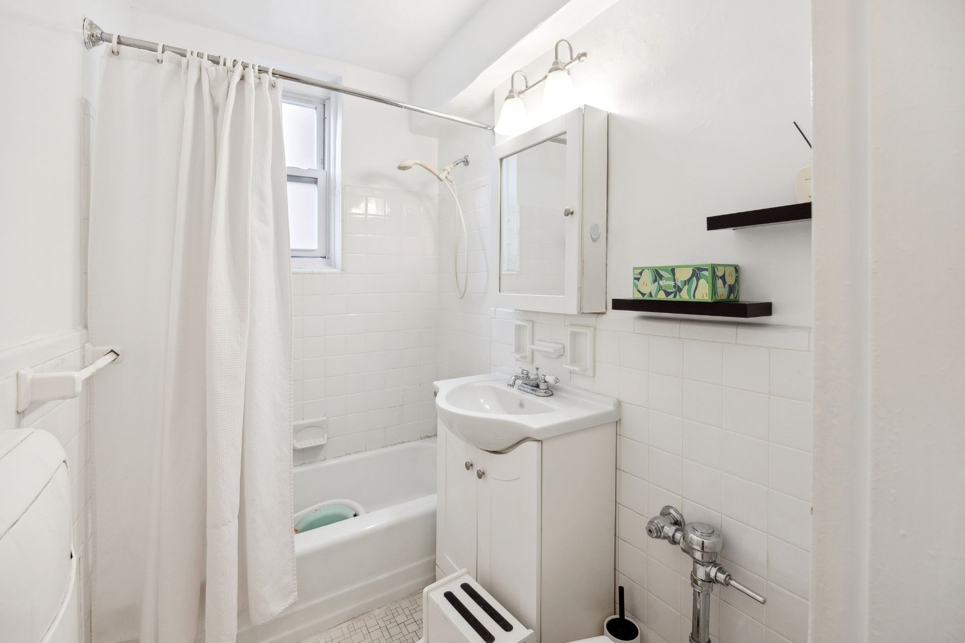 2160 Center Avenue Unit# 1F
