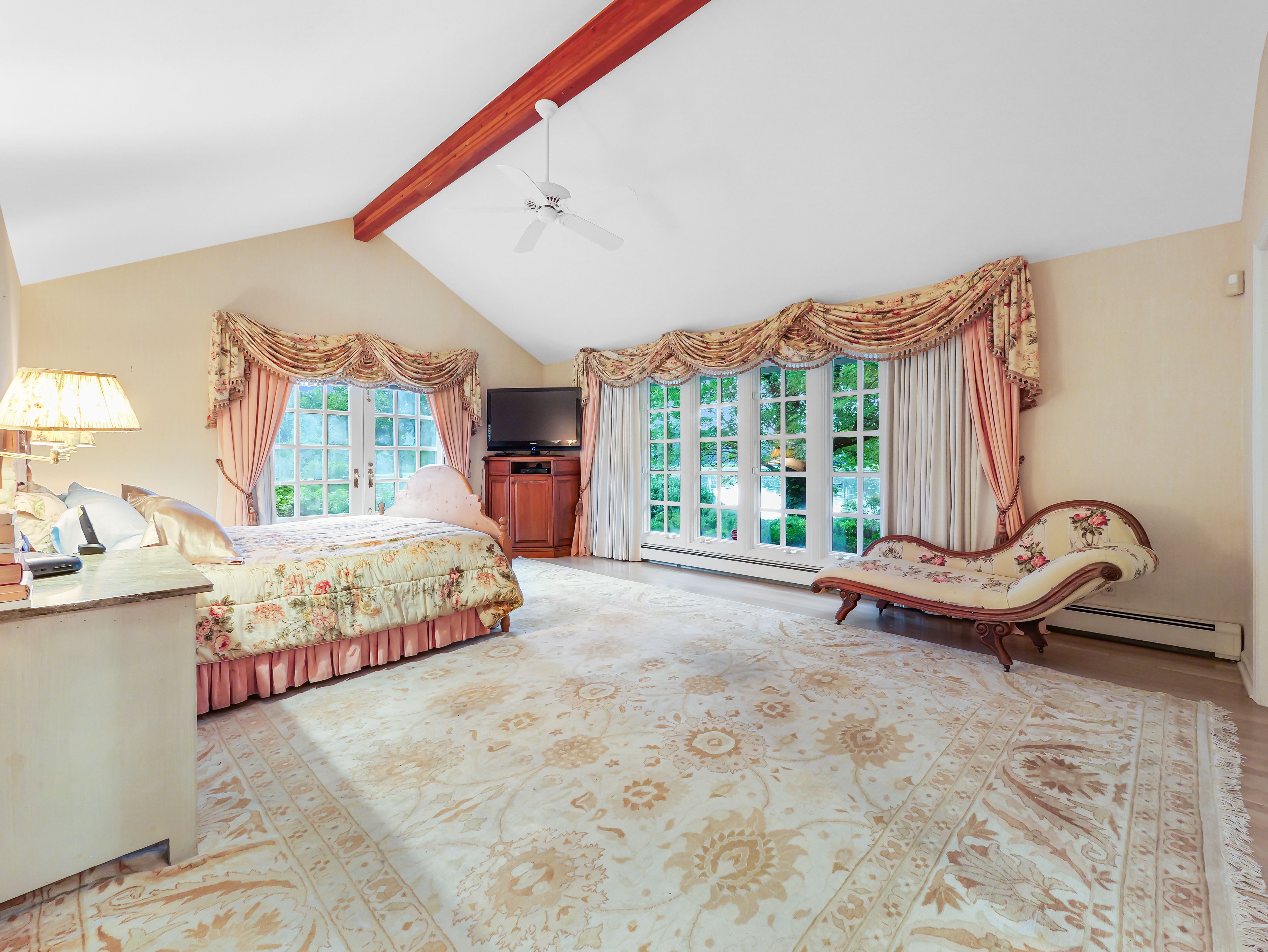 945 Loch Road 