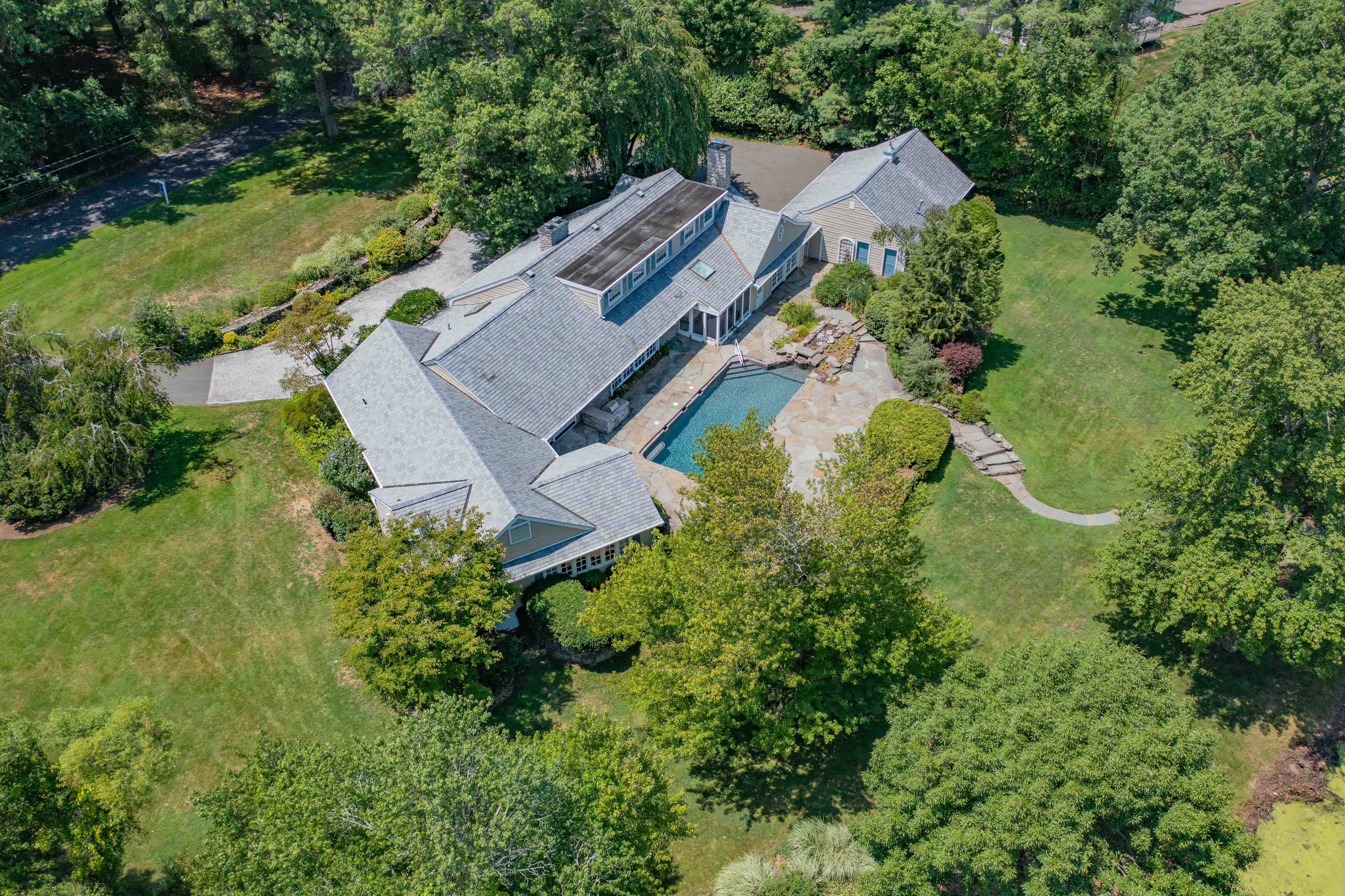 945 Loch Road 