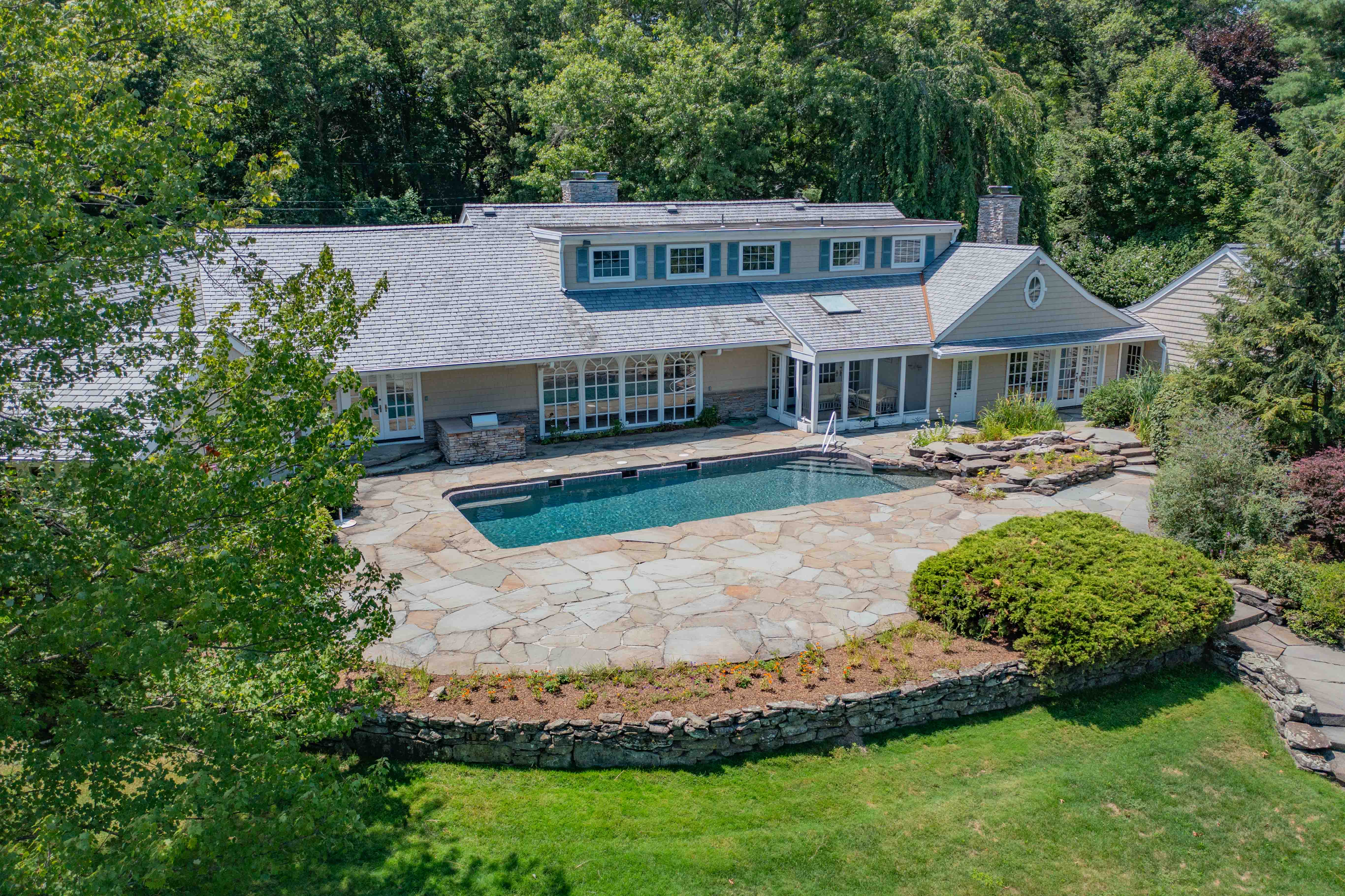 945 Loch Road 