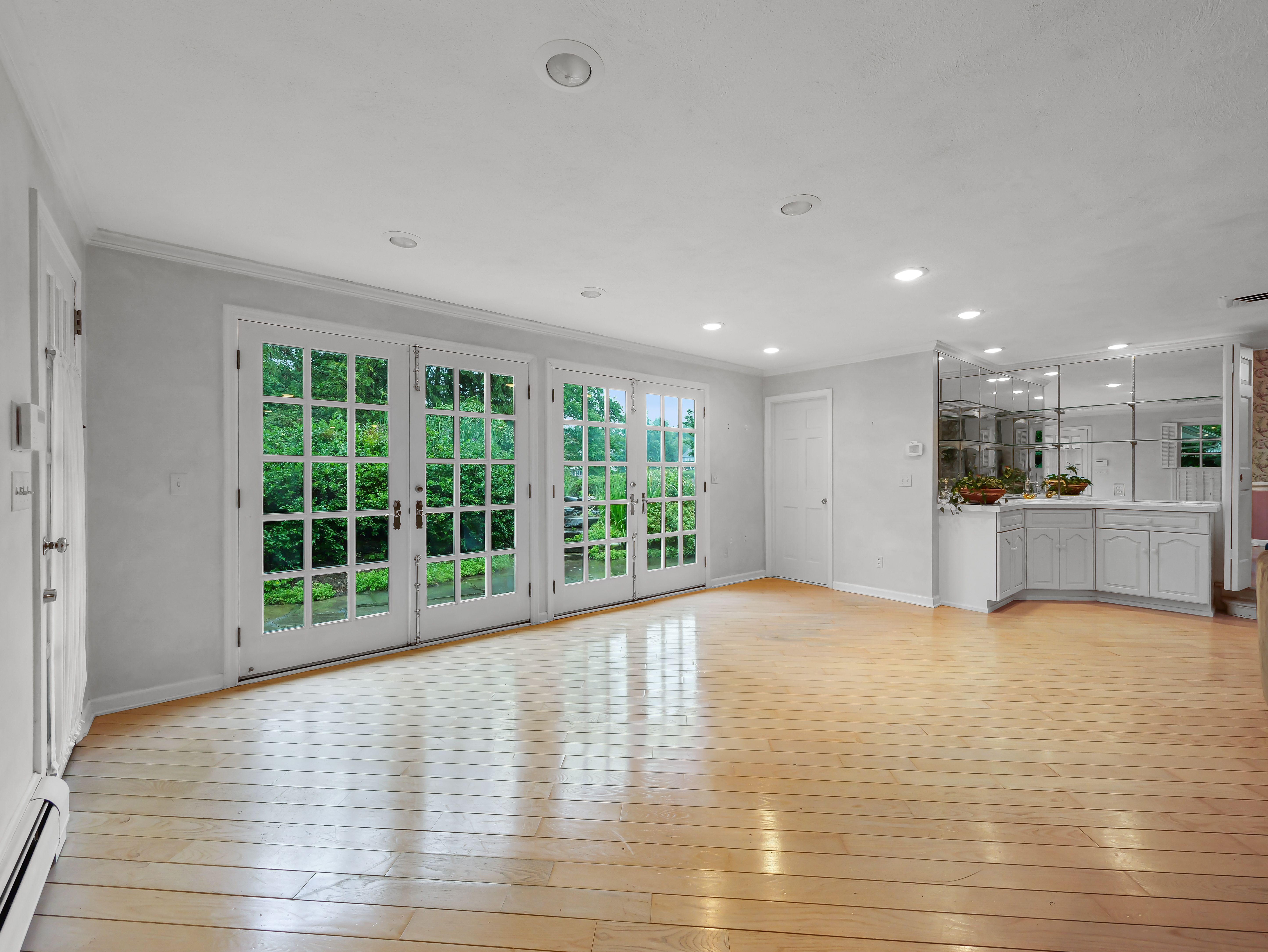 945 Loch Road 