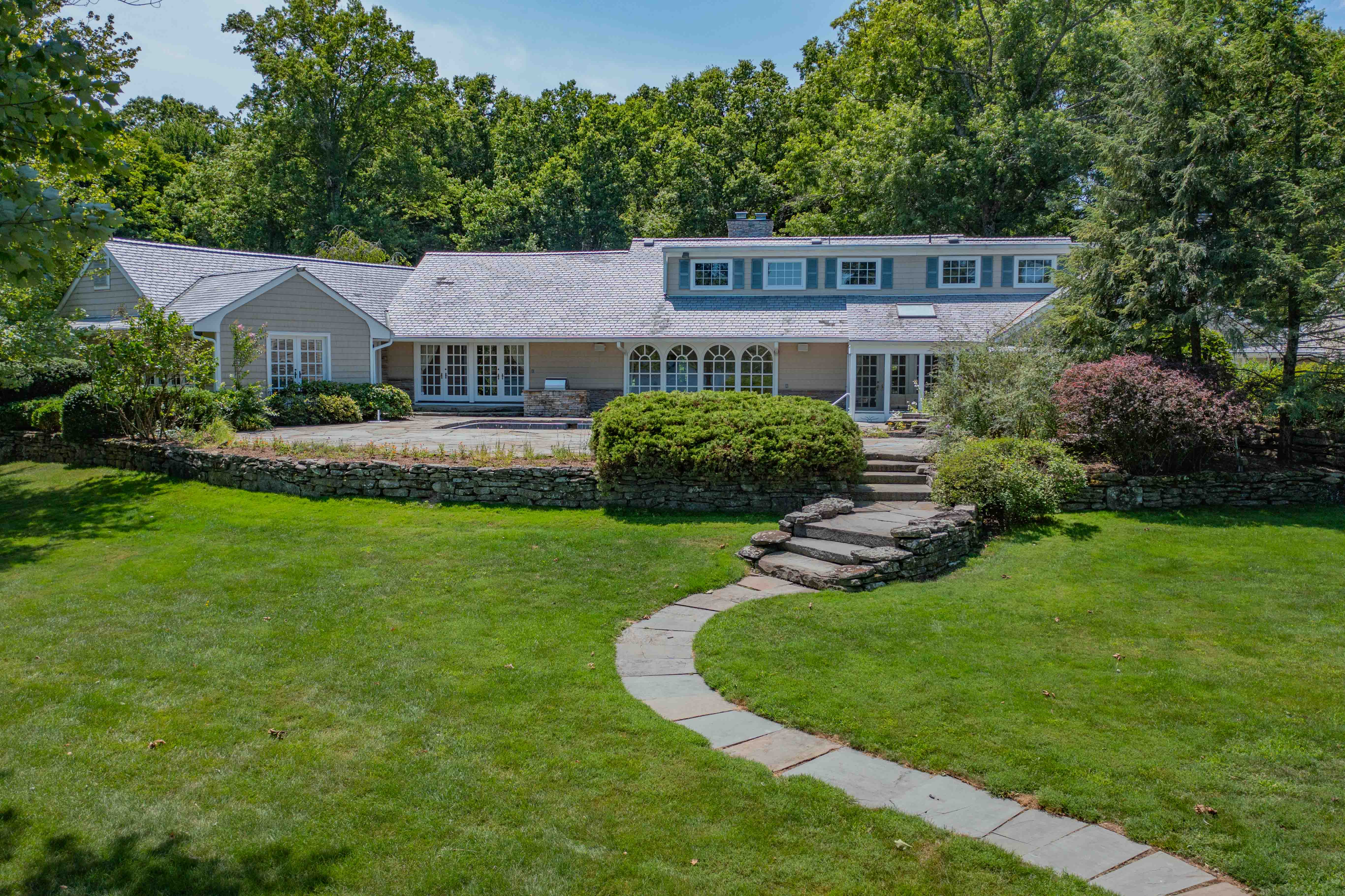 945 Loch Road 
