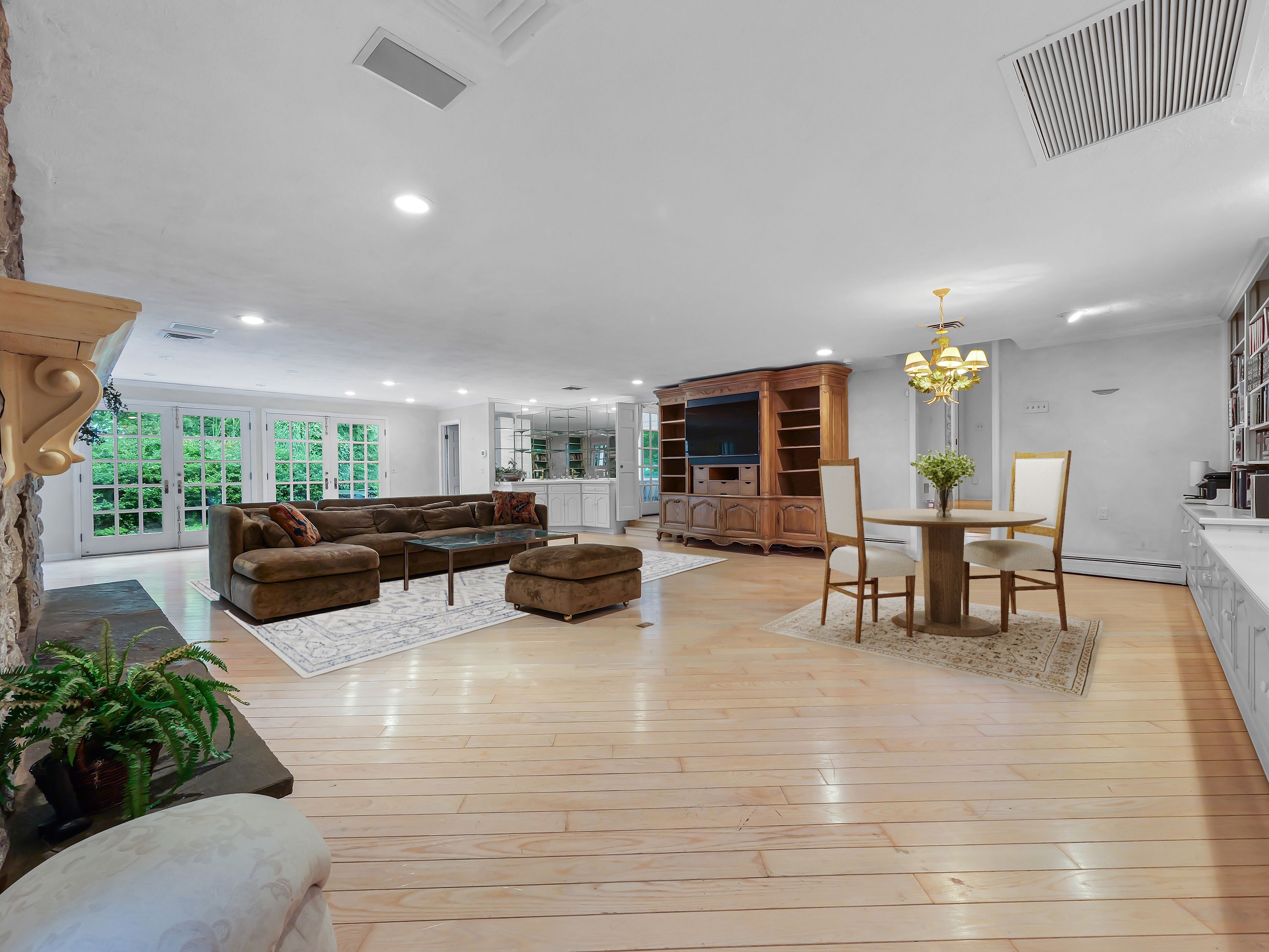 945 Loch Road 
