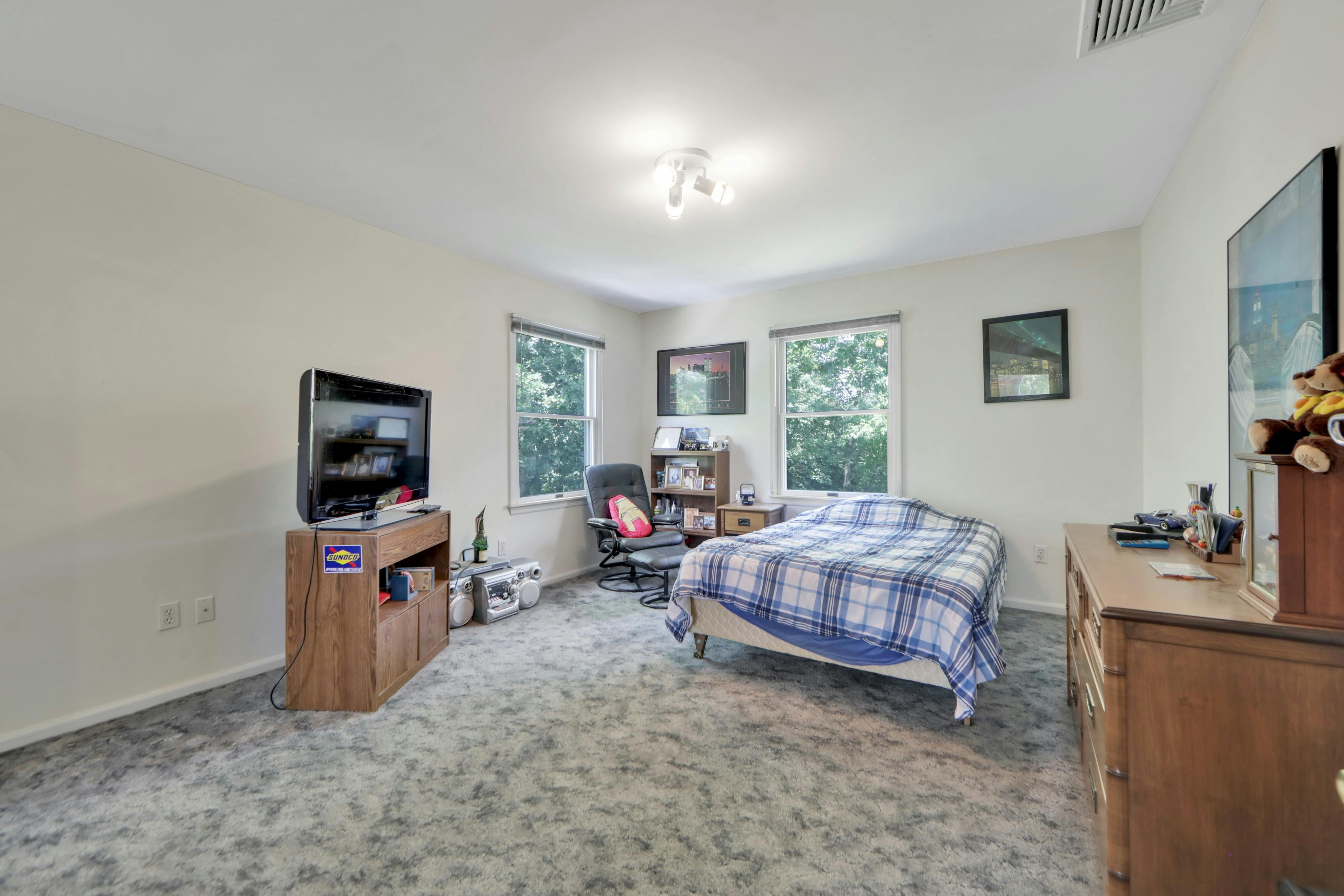 10 Lynn Drive 