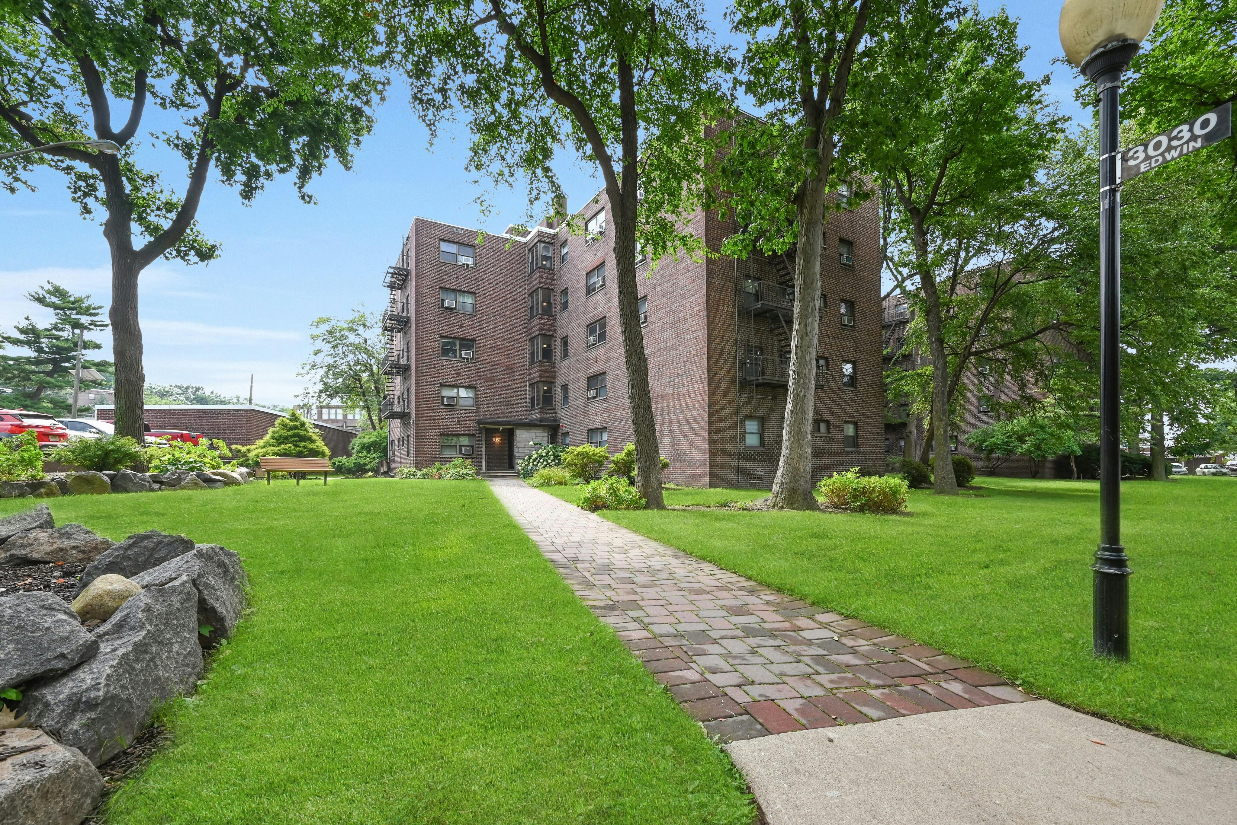 3030 Edwin Avenue Unit# 4E