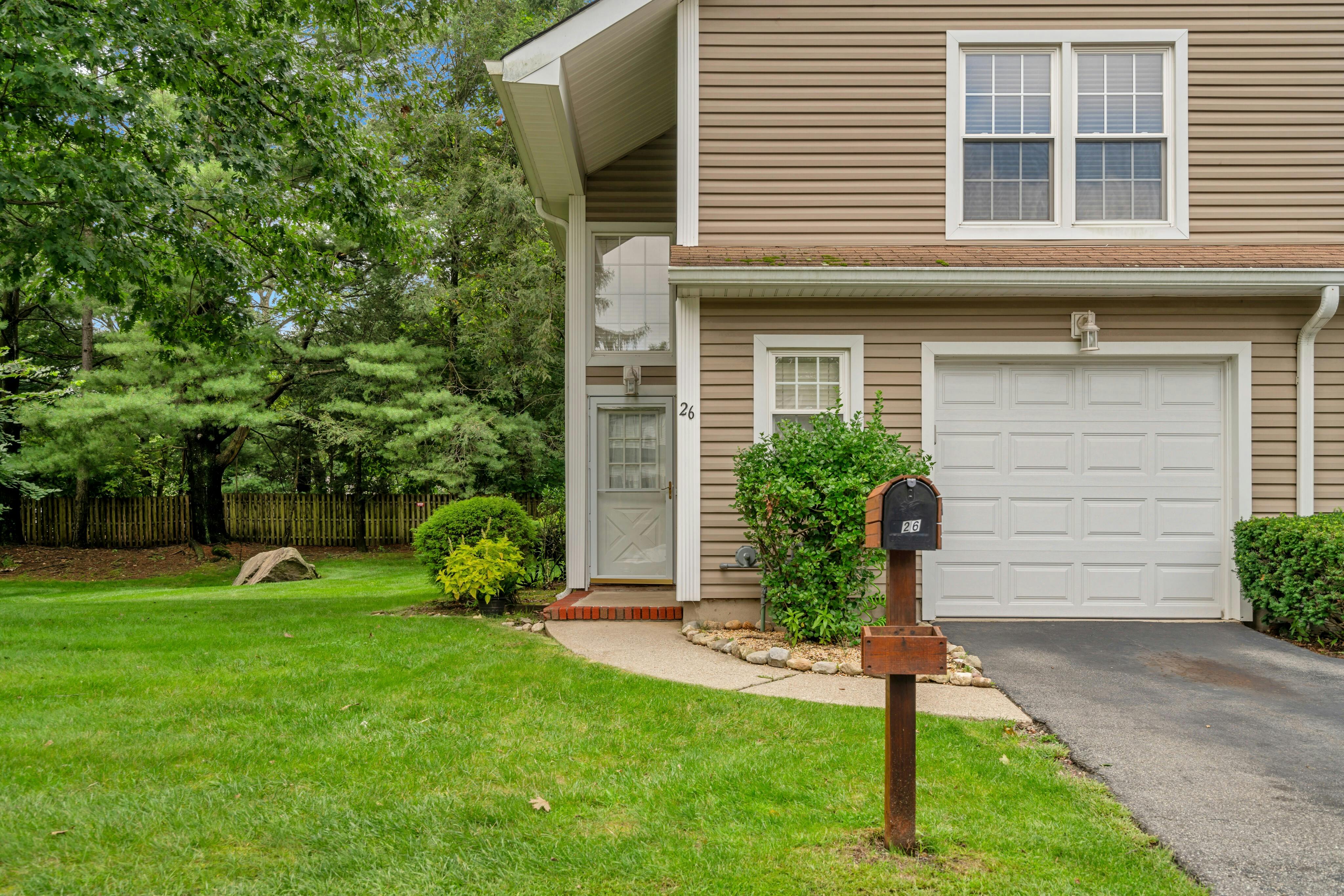26 Crestwood Mews 