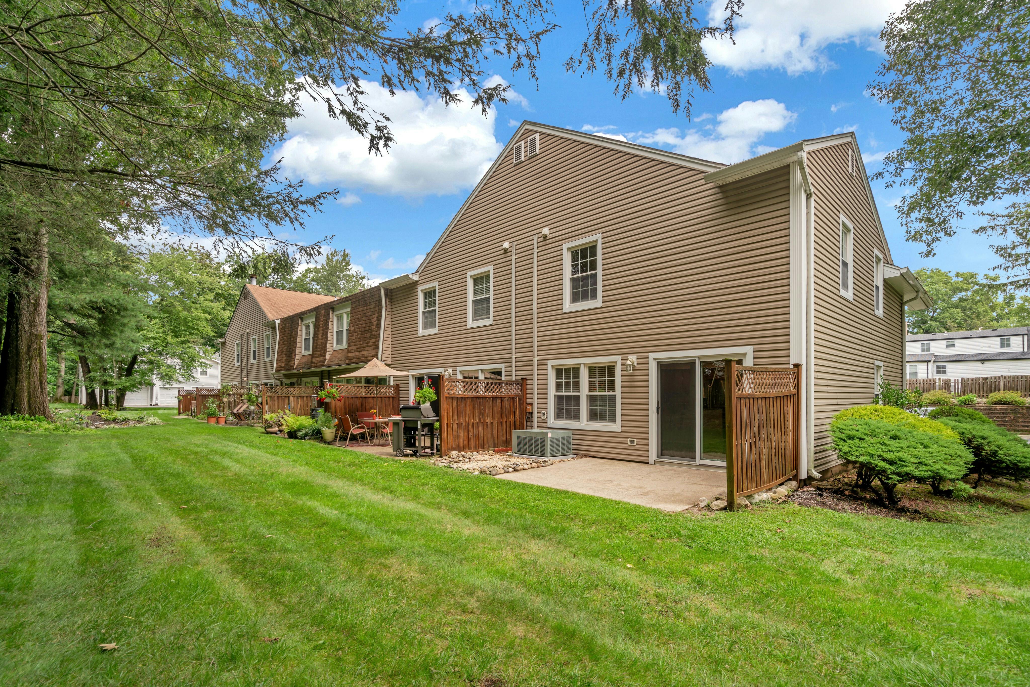 26 Crestwood Mews 