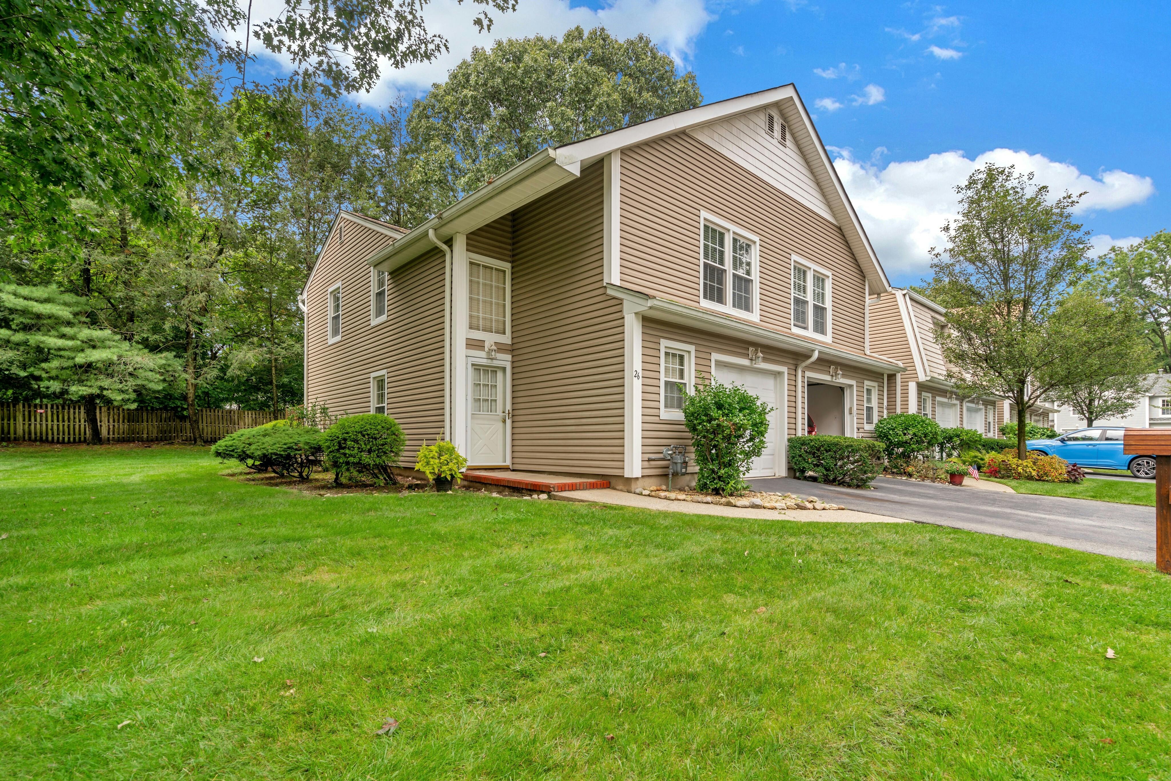 26 Crestwood Mews 