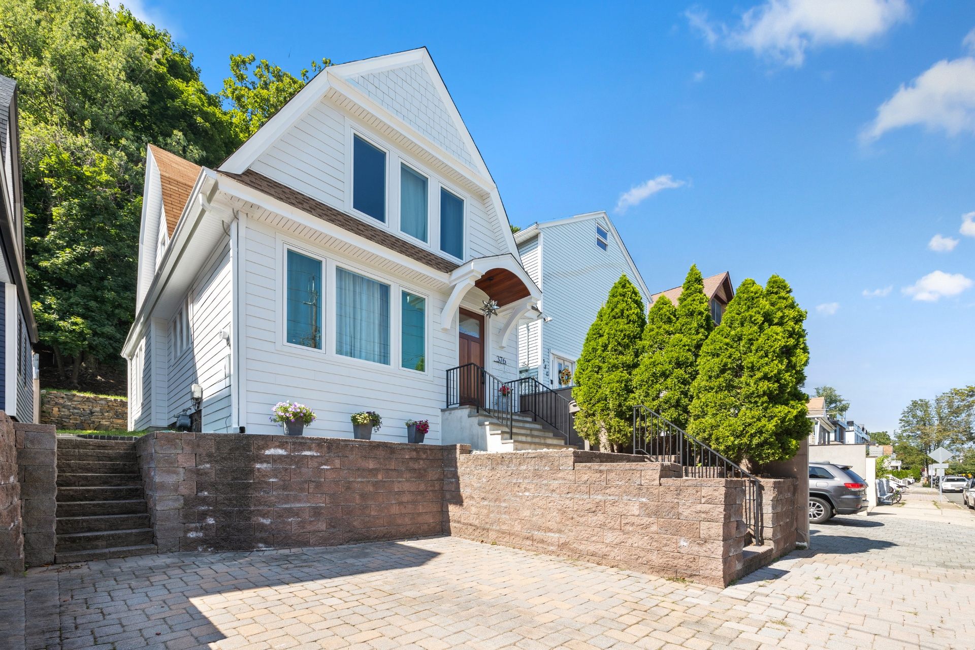 376 Undercliff Avenue 