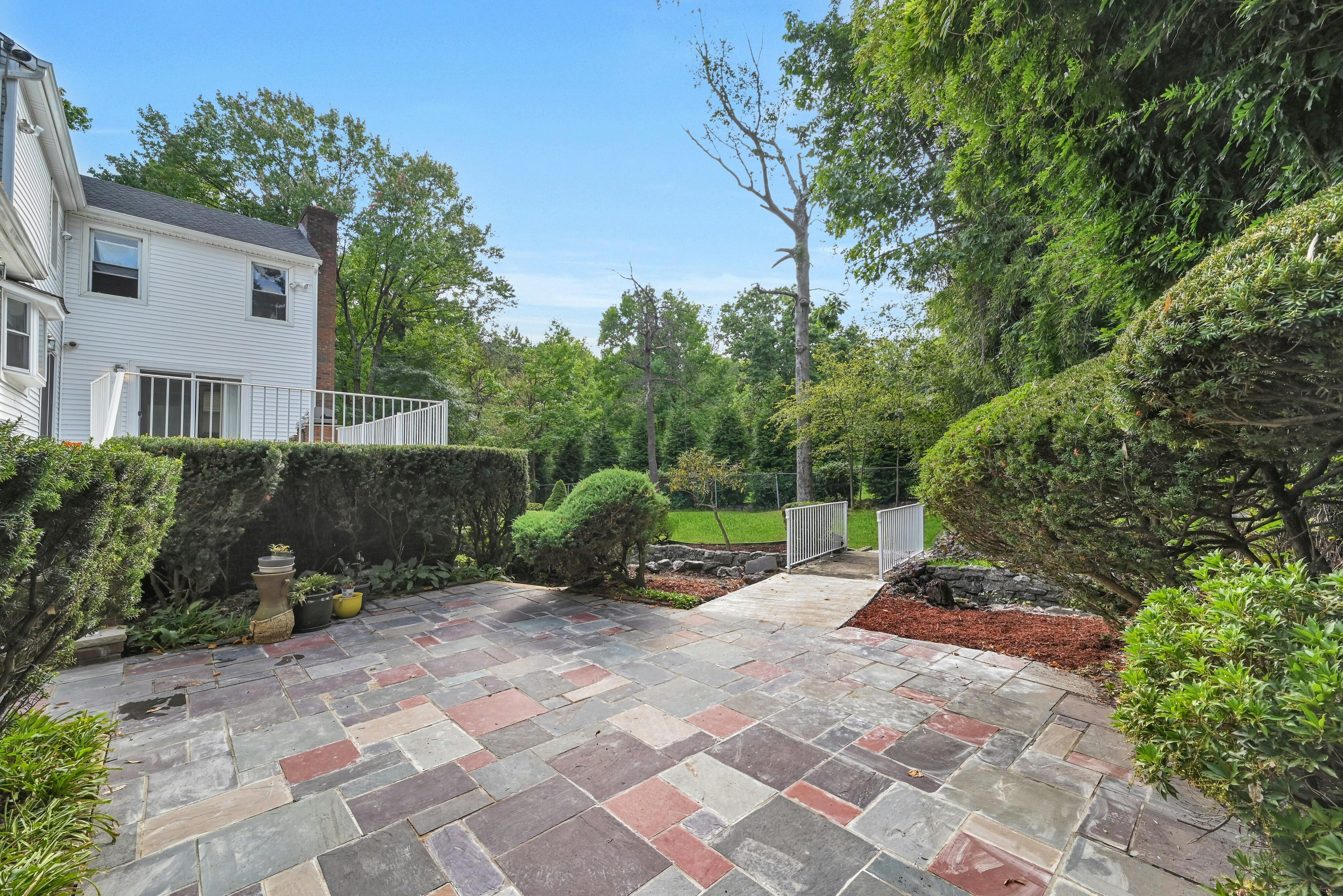 48 Karens Lane 