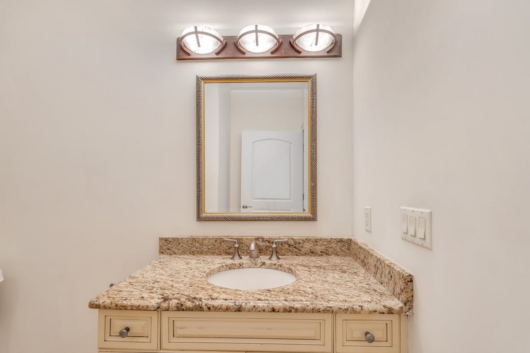 5 Tenakill Park E Unit# 104