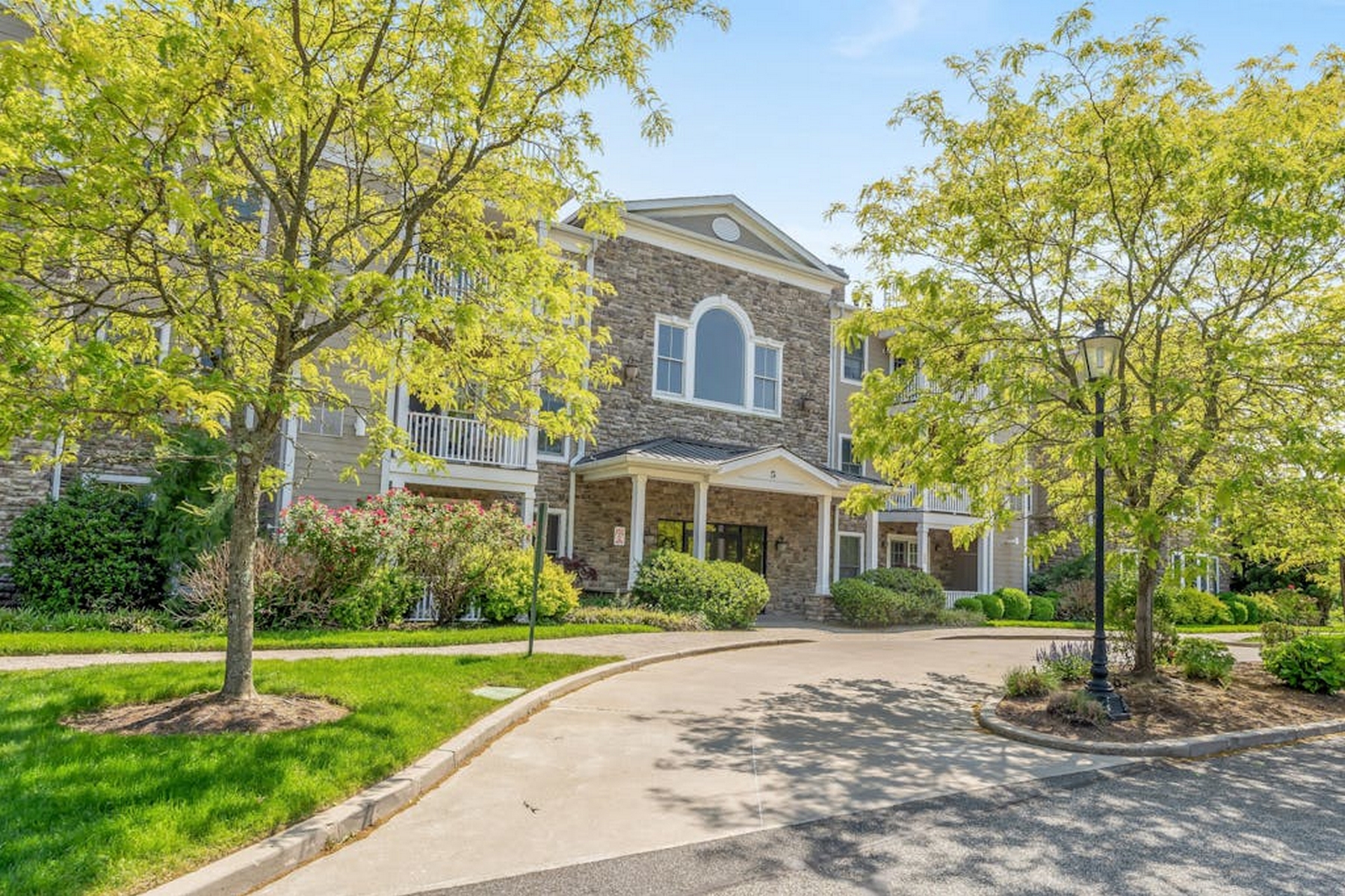 5 Tenakill Park E Unit# 104