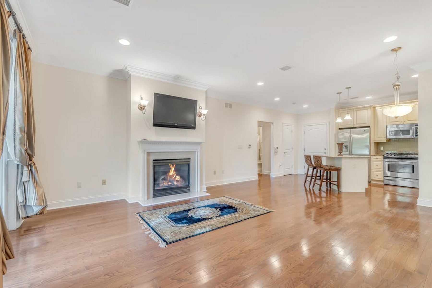 5 Tenakill Park E Unit# 104