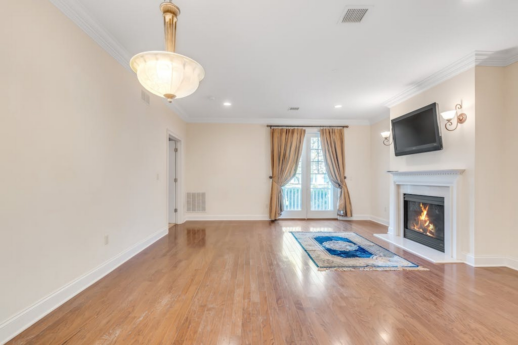 5 Tenakill Park E Unit# 104