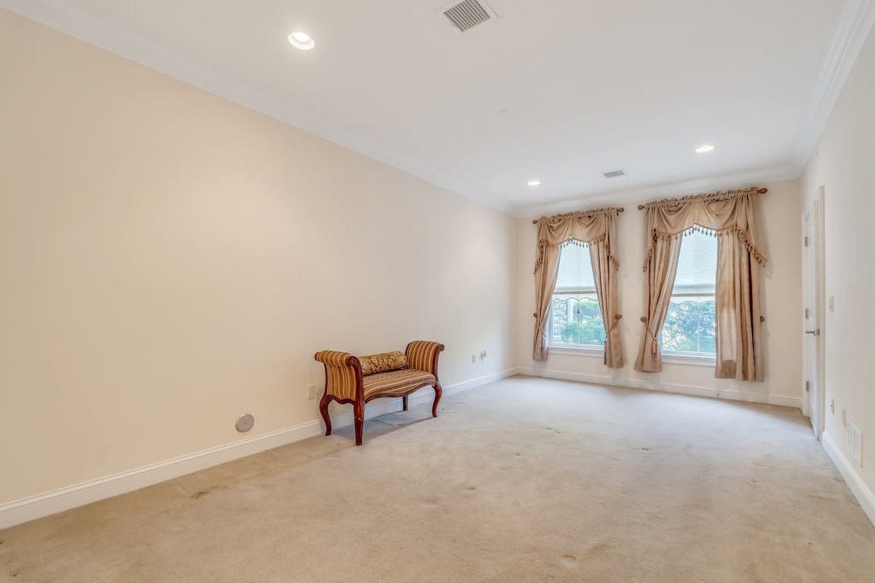 5 Tenakill Park E Unit# 104