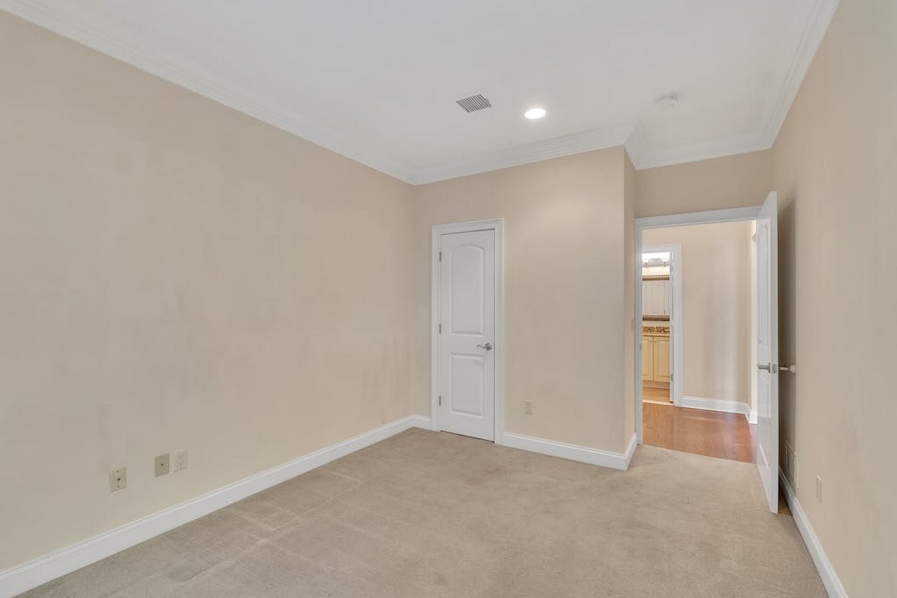 5 Tenakill Park E Unit# 104