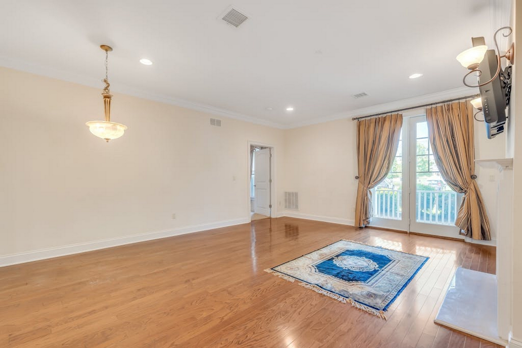 5 Tenakill Park E Unit# 104