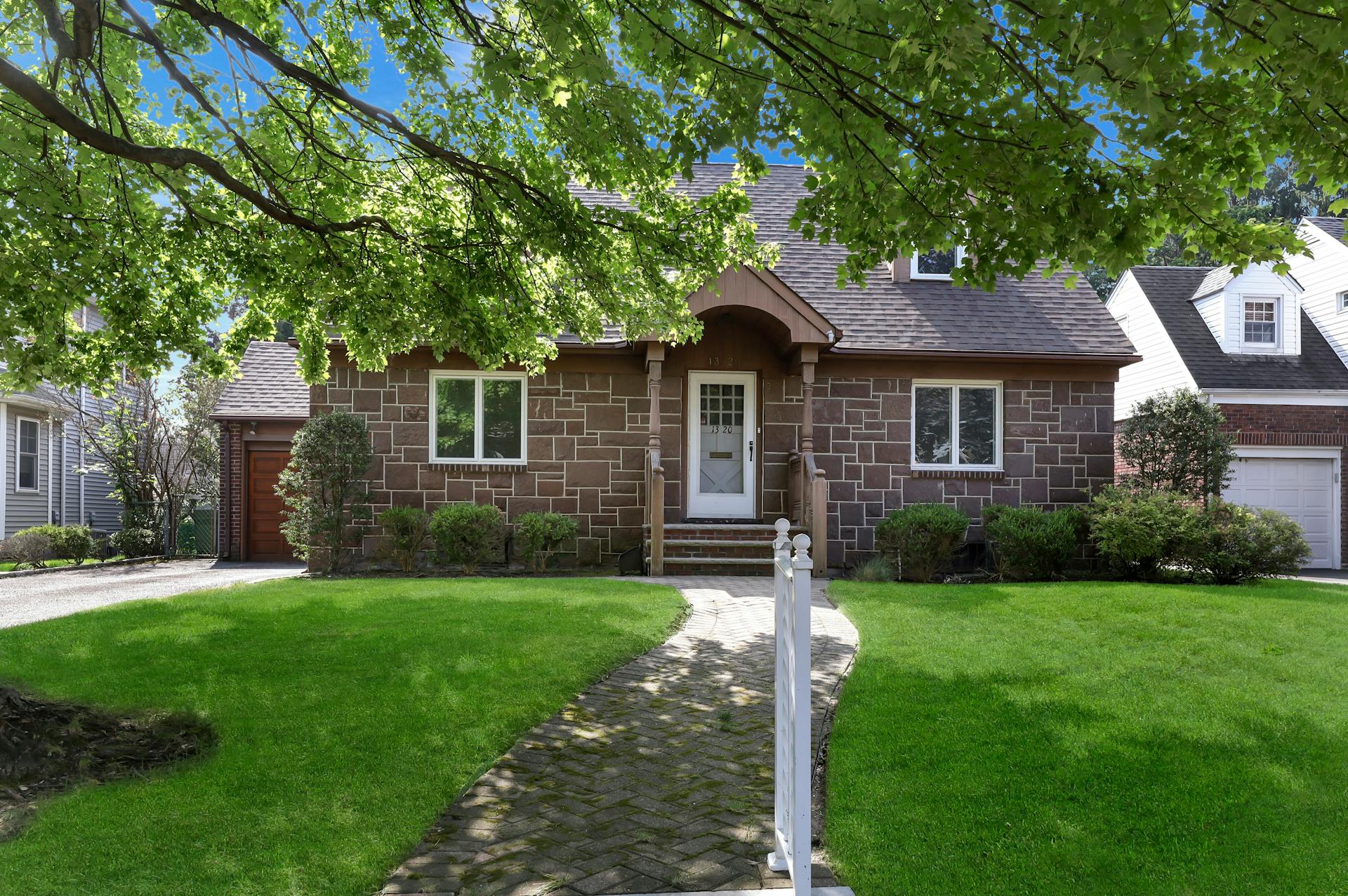 13-20 Ivy Lane