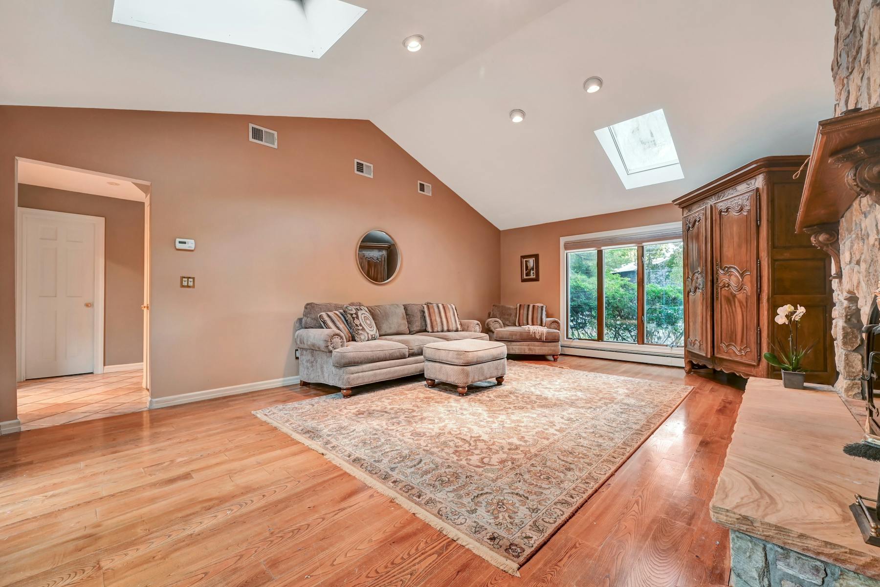 4 Lexington Lane 
