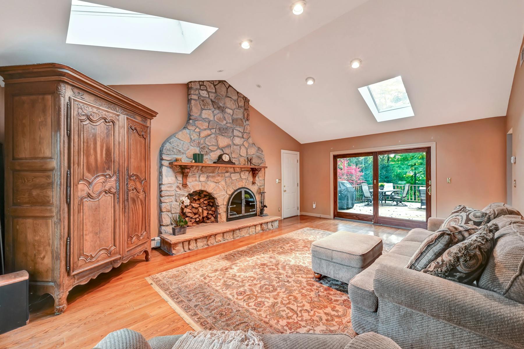 4 Lexington Lane 