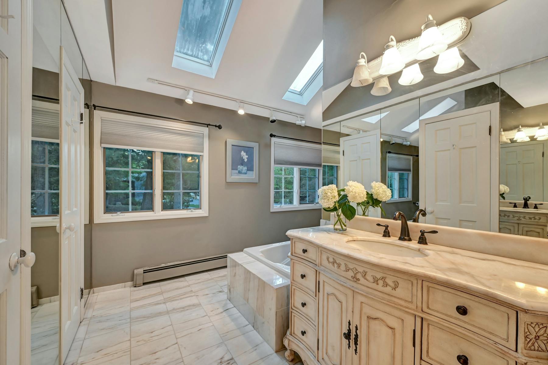 4 Lexington Lane 