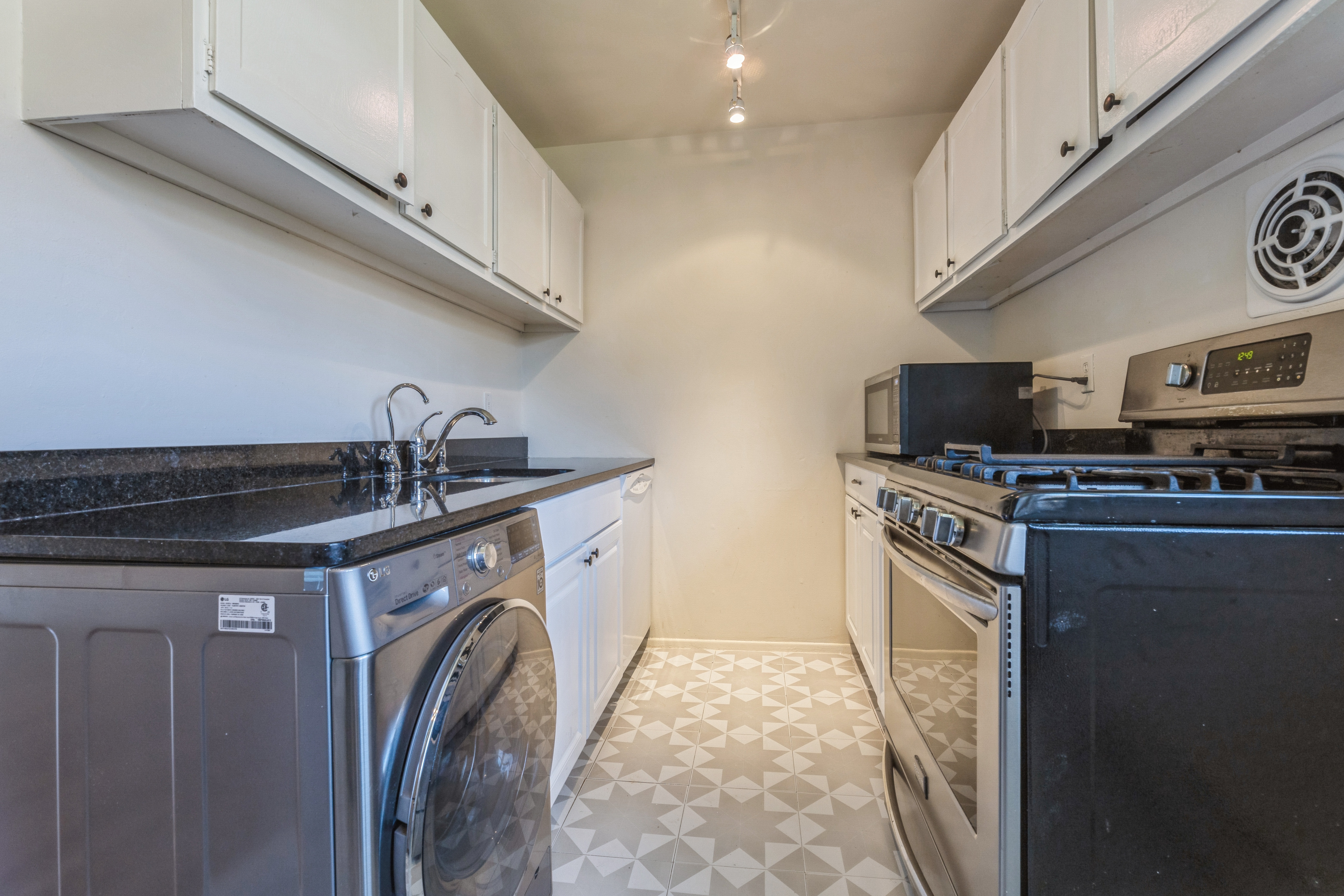 87 Regency Park 