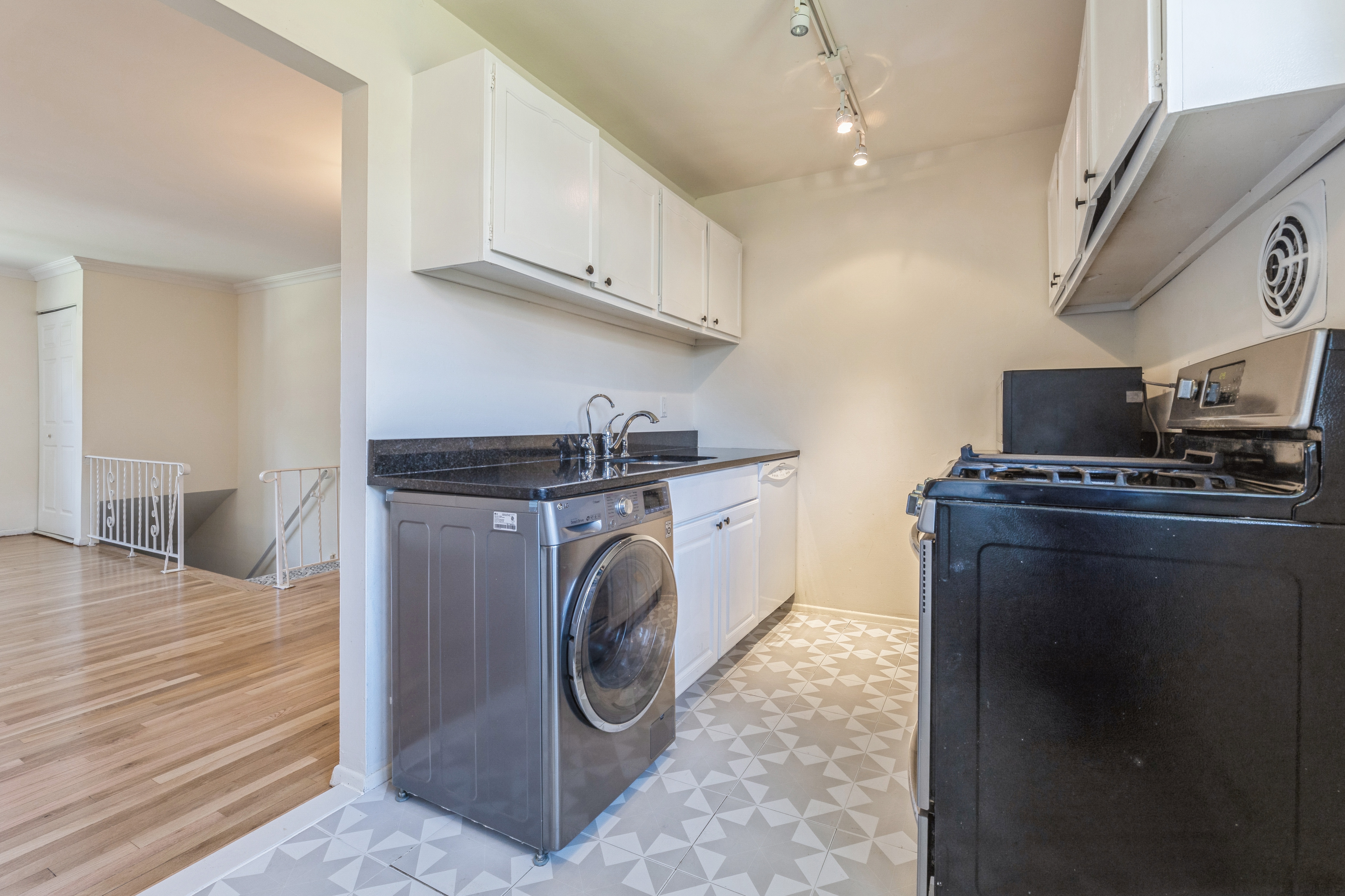 87 Regency Park 