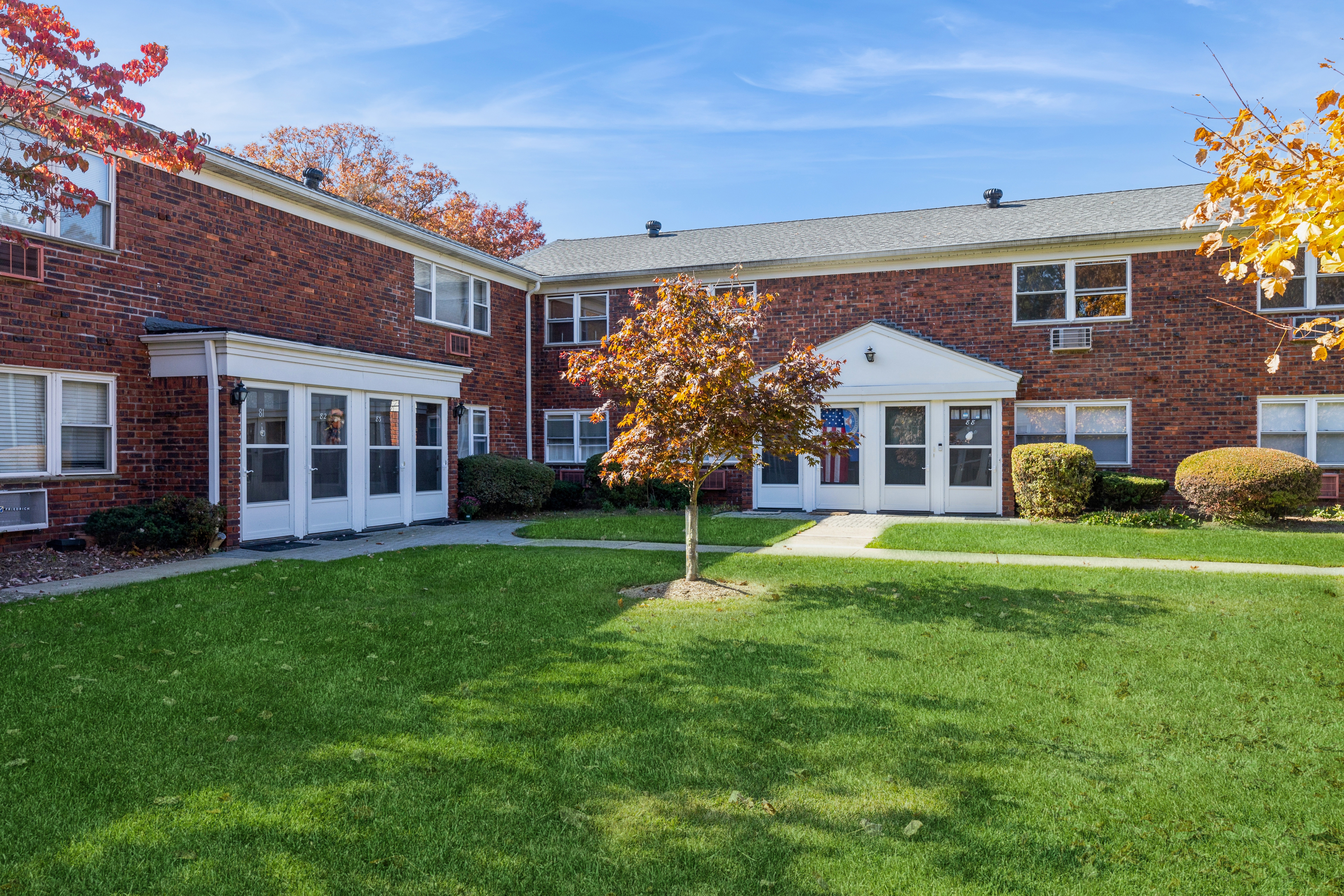 87 Regency Park 
