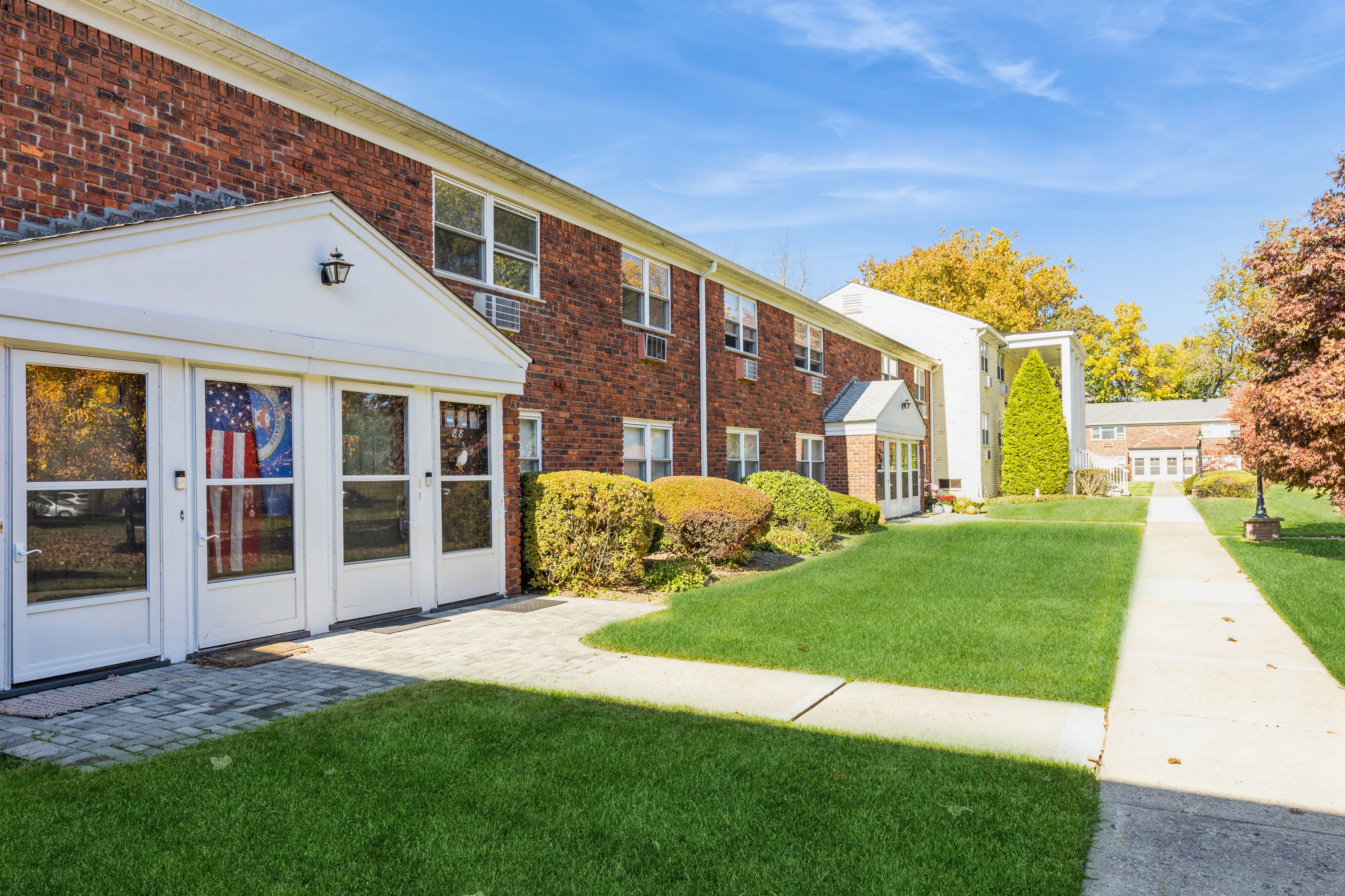 87 Regency Park 