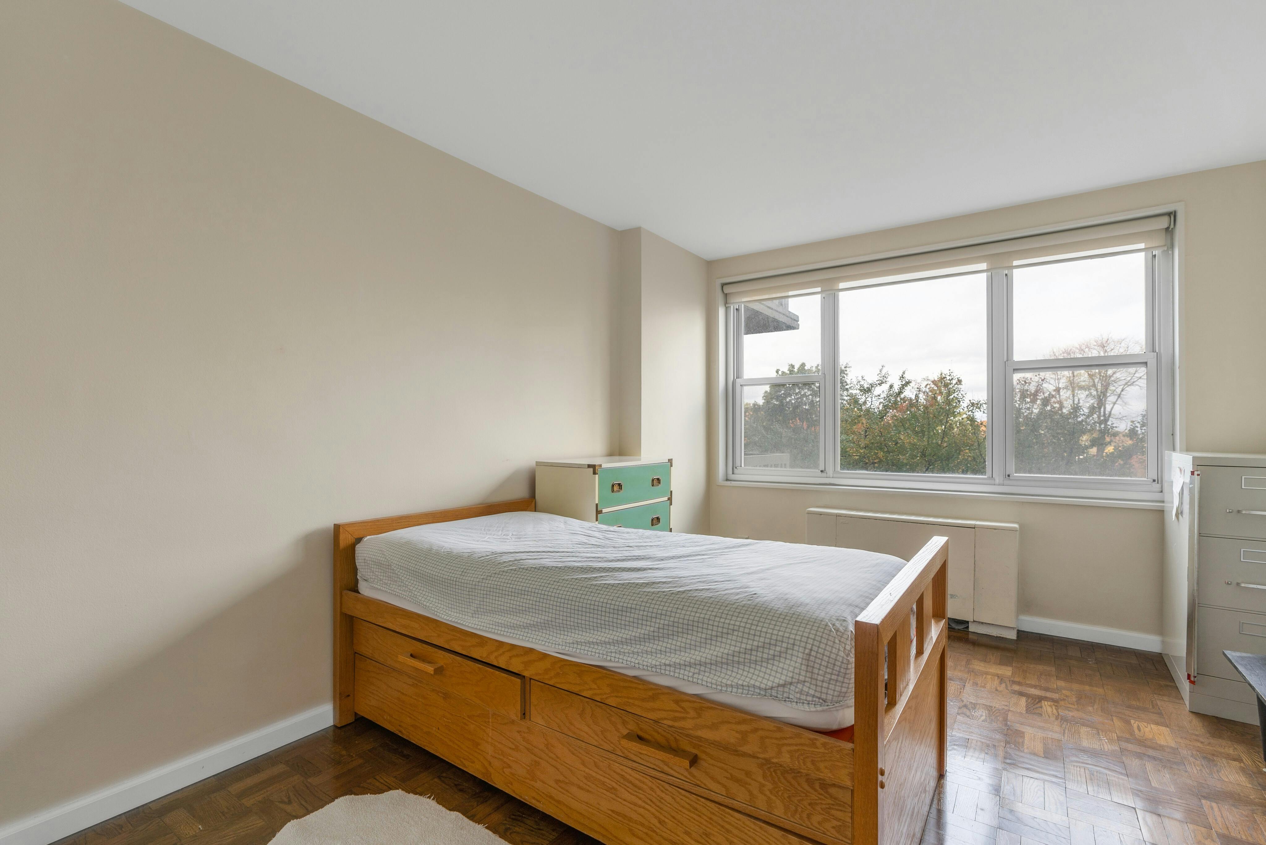 2000 Linwood Avenue 4G