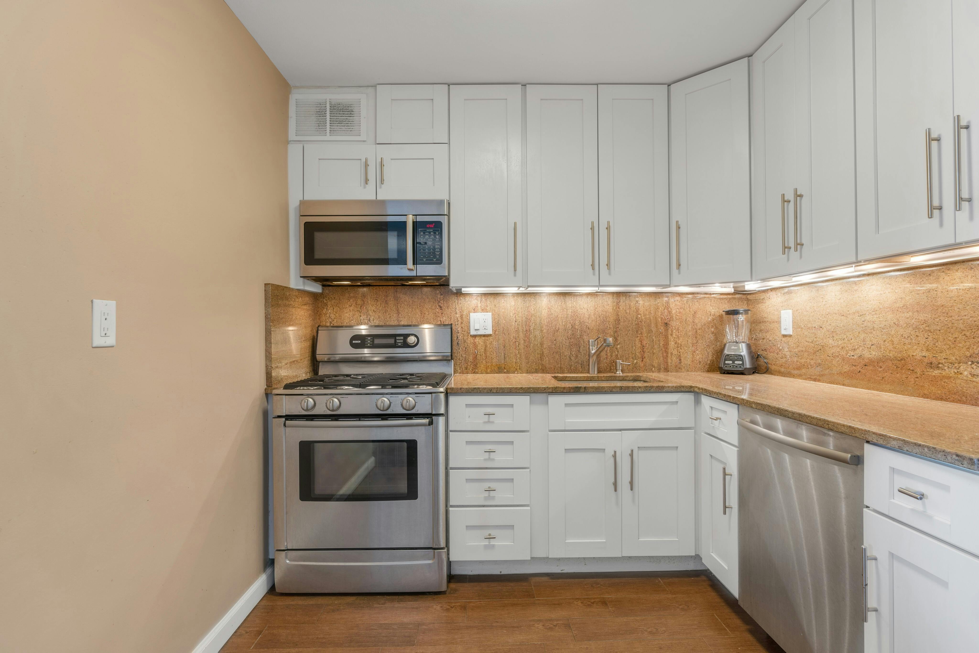 2000 Linwood Avenue 4G