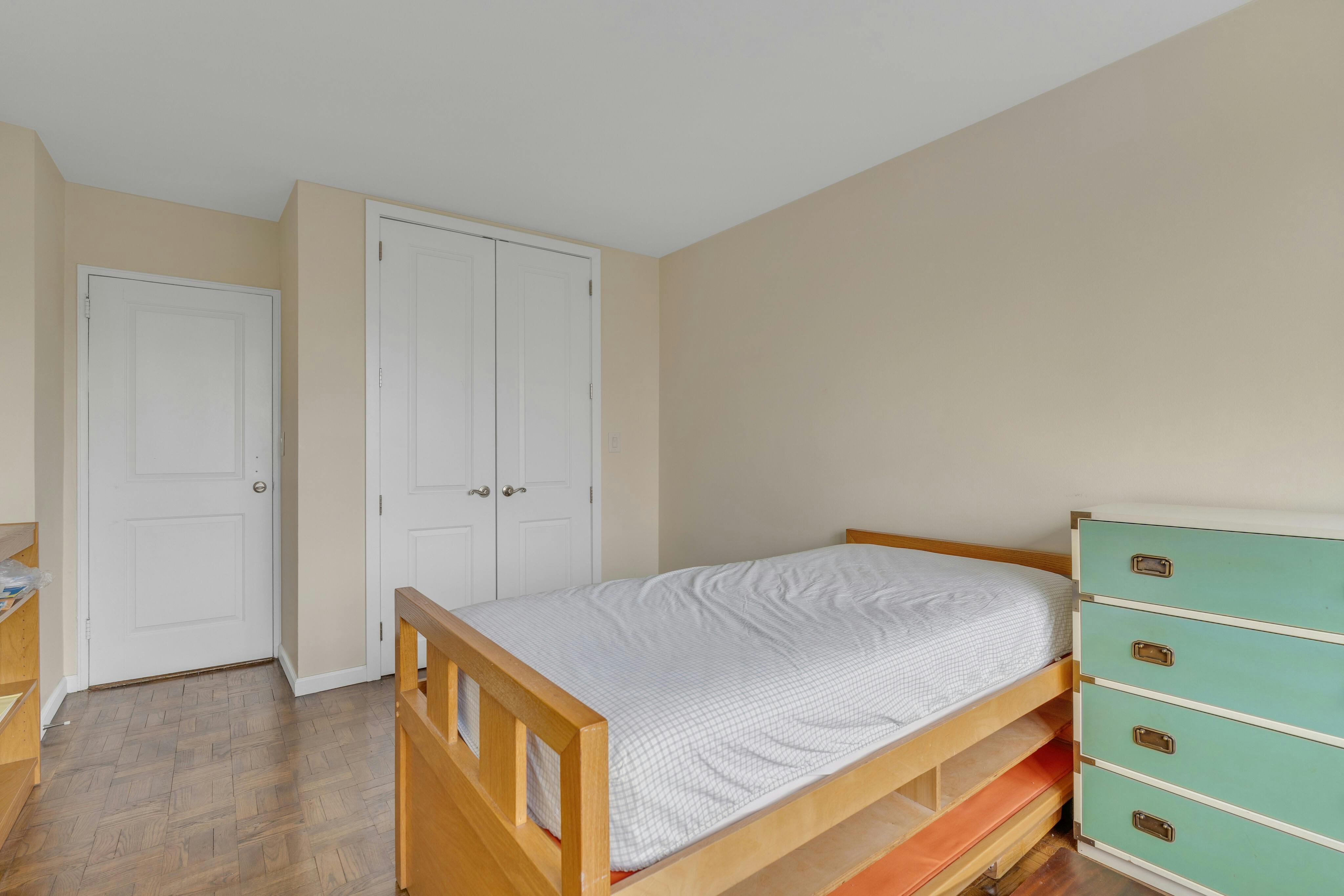 2000 Linwood Avenue 4G