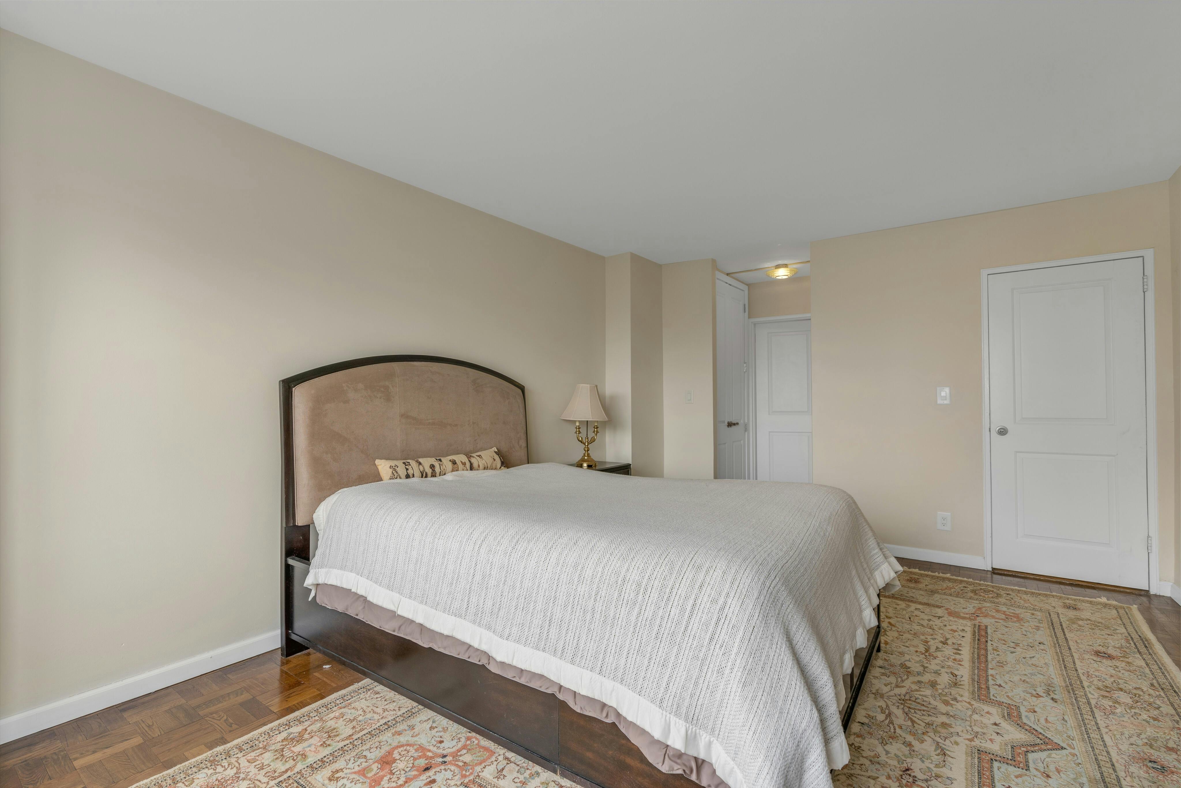 2000 Linwood Avenue 4G