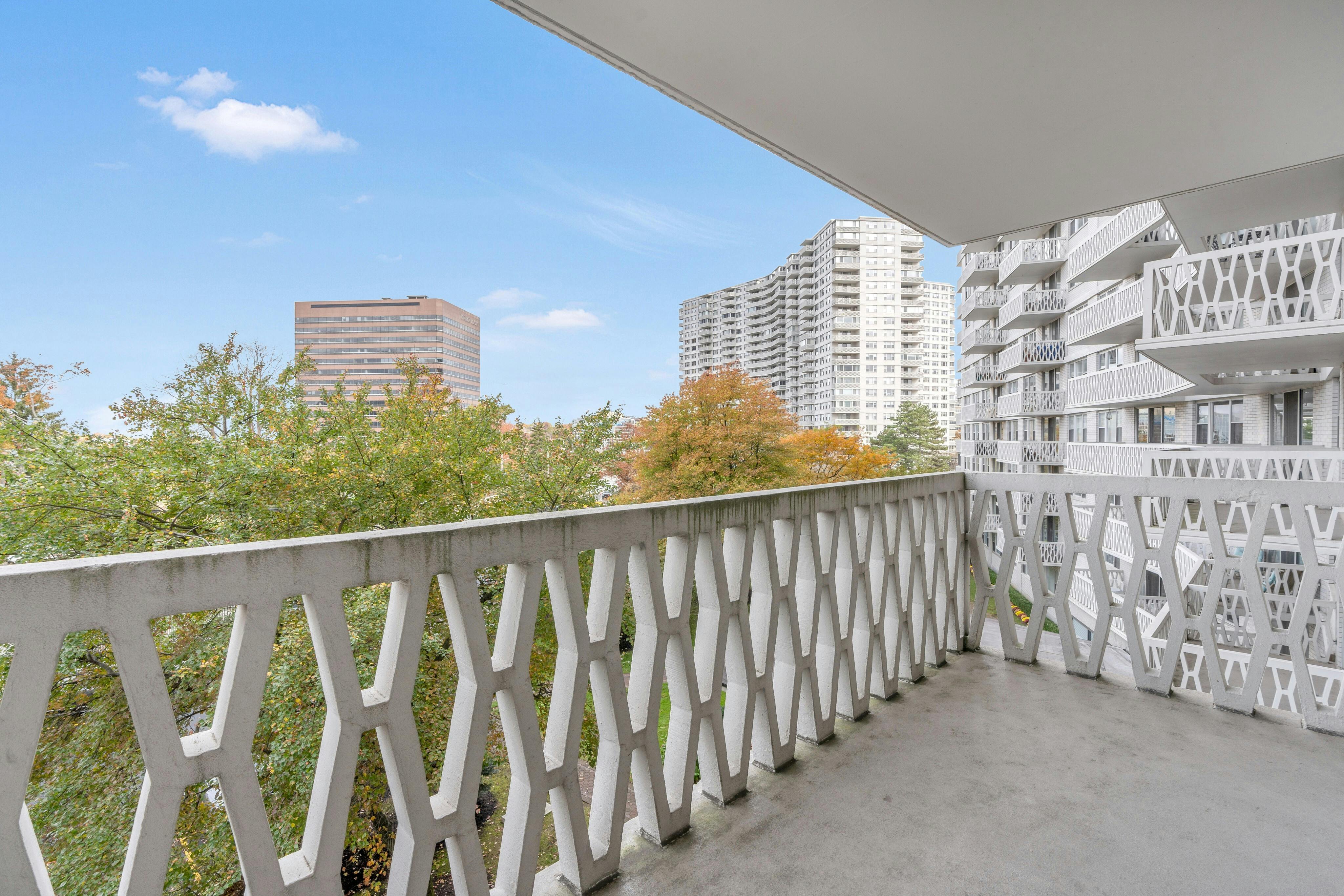 2000 Linwood Avenue 4G