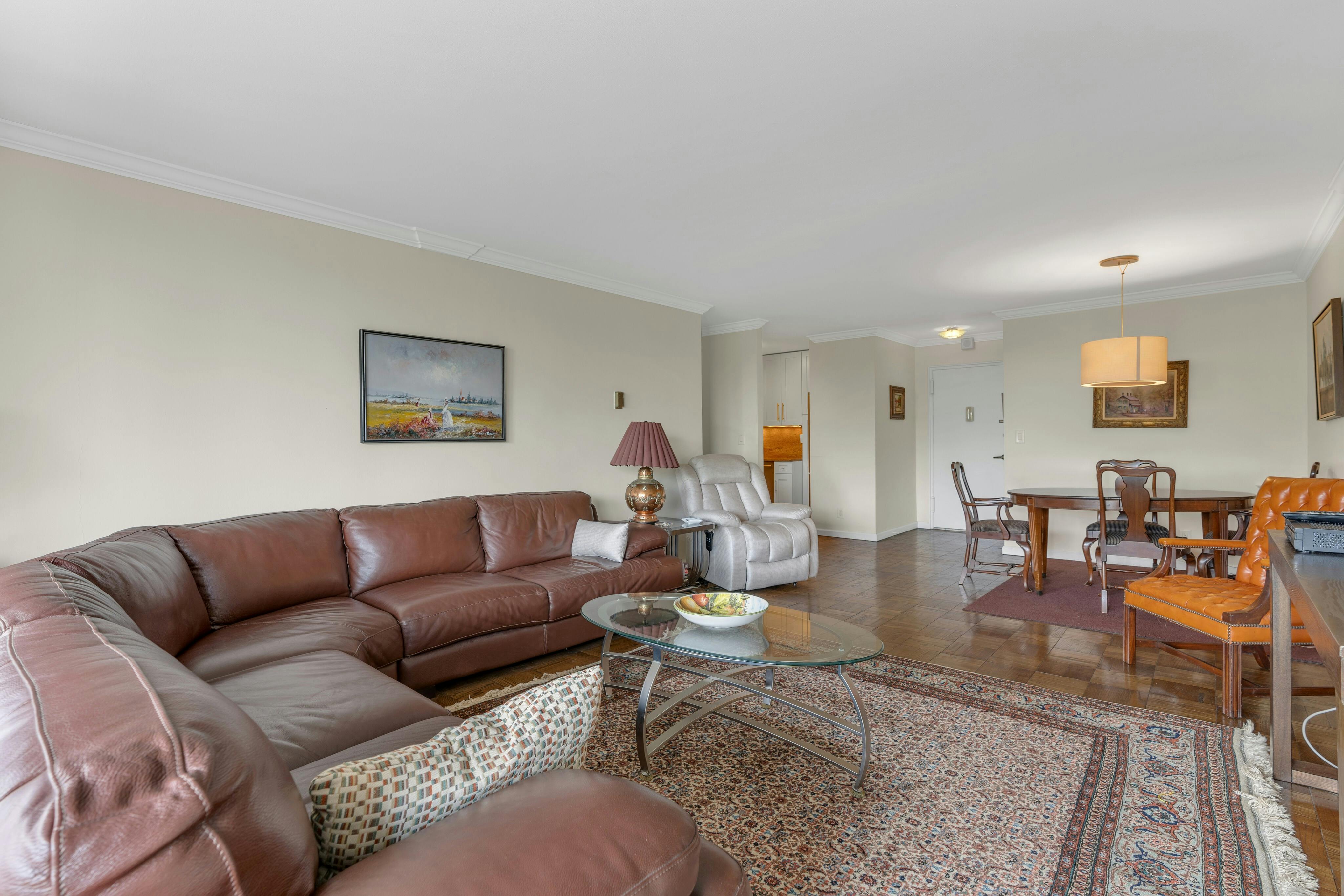 2000 Linwood Avenue 4G