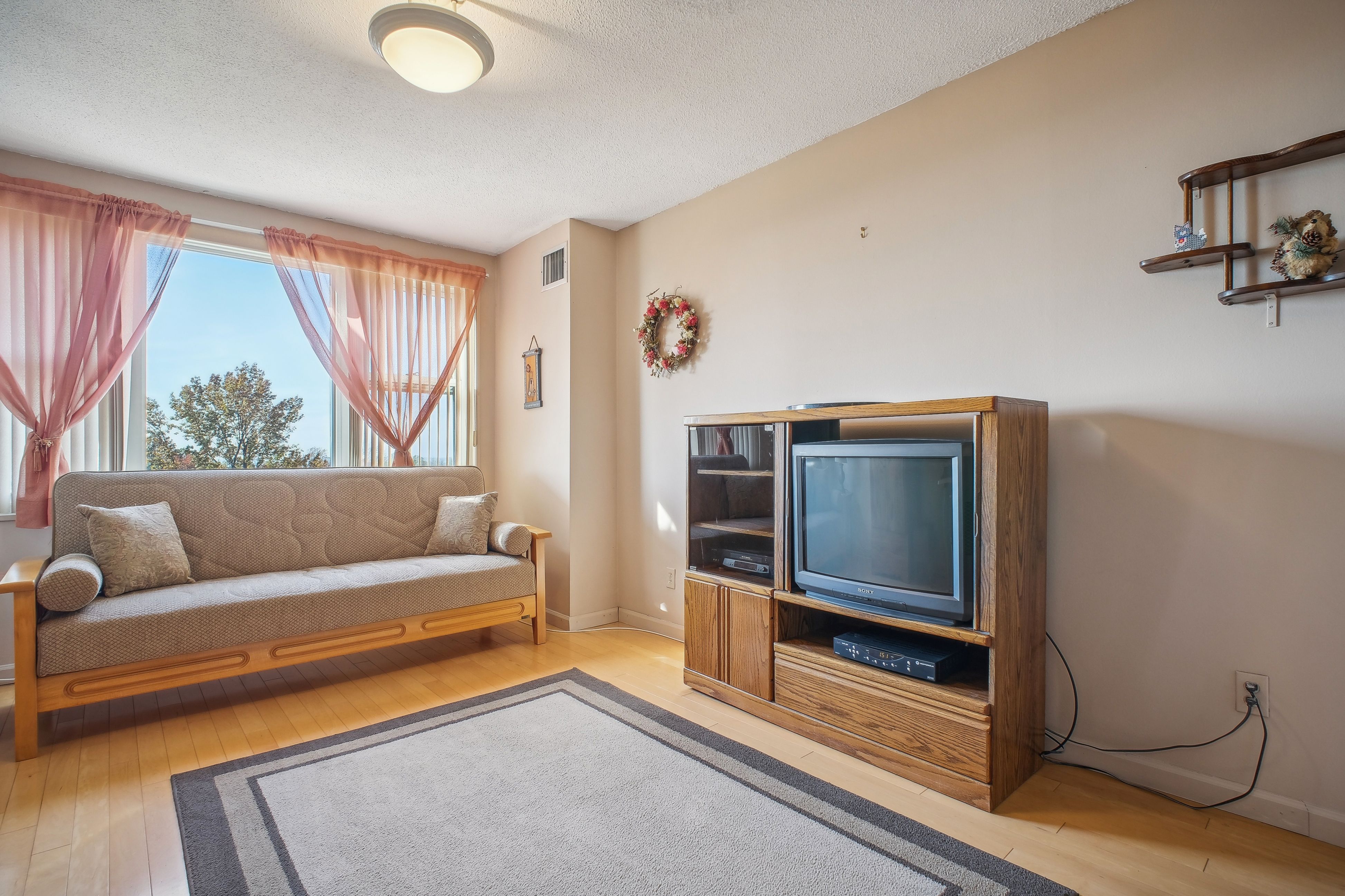 555 North Avenue 7J 