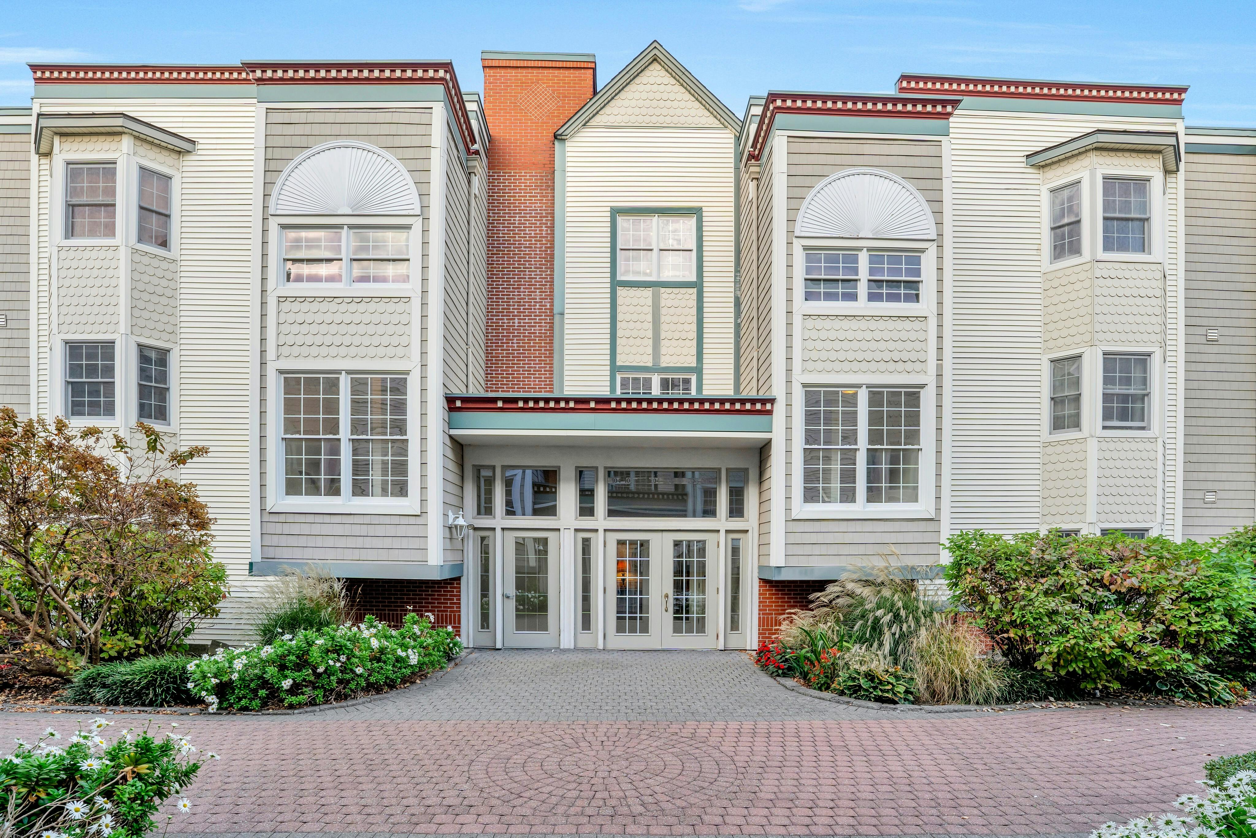 306 The Promenade 