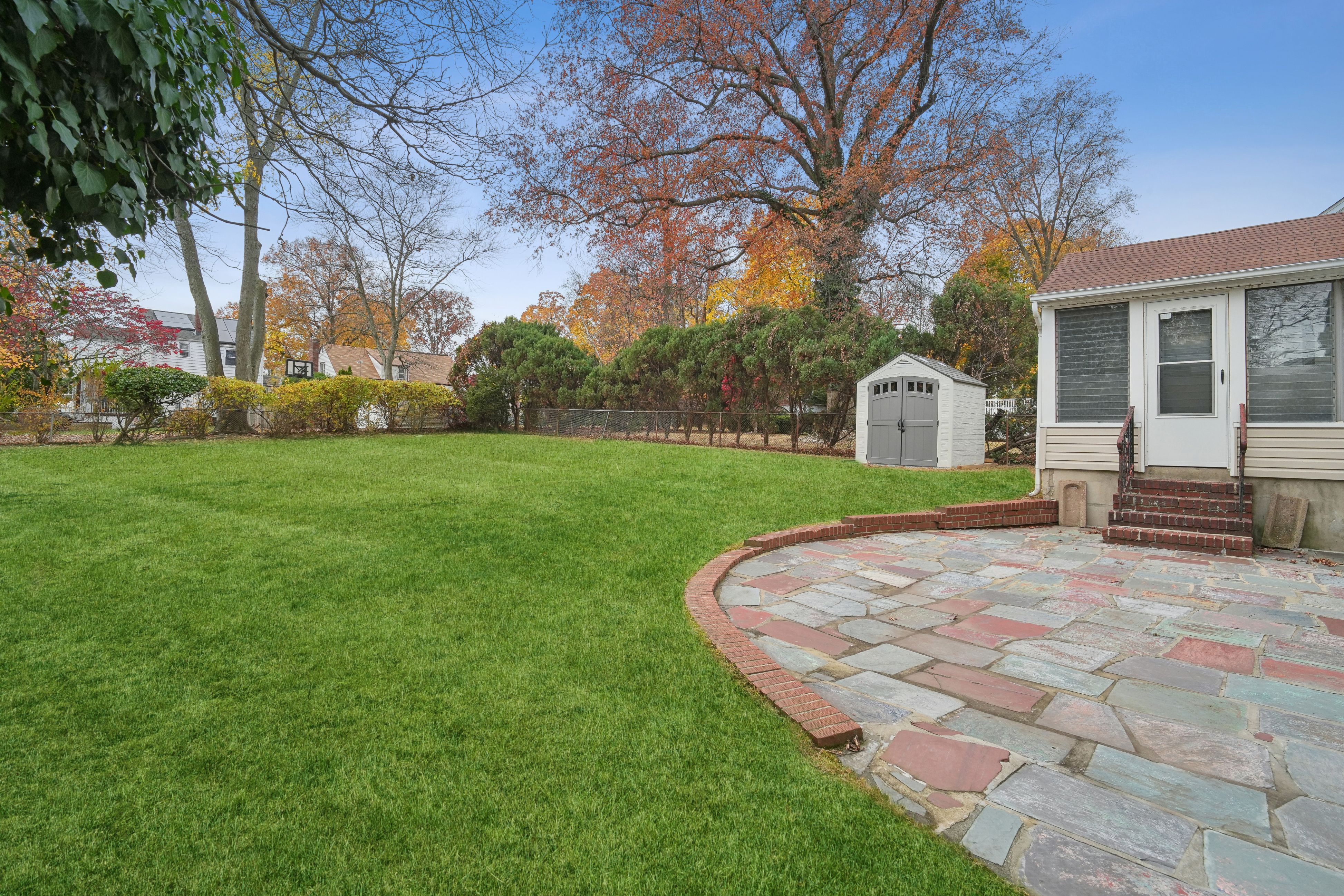 80 Howland Avenue 