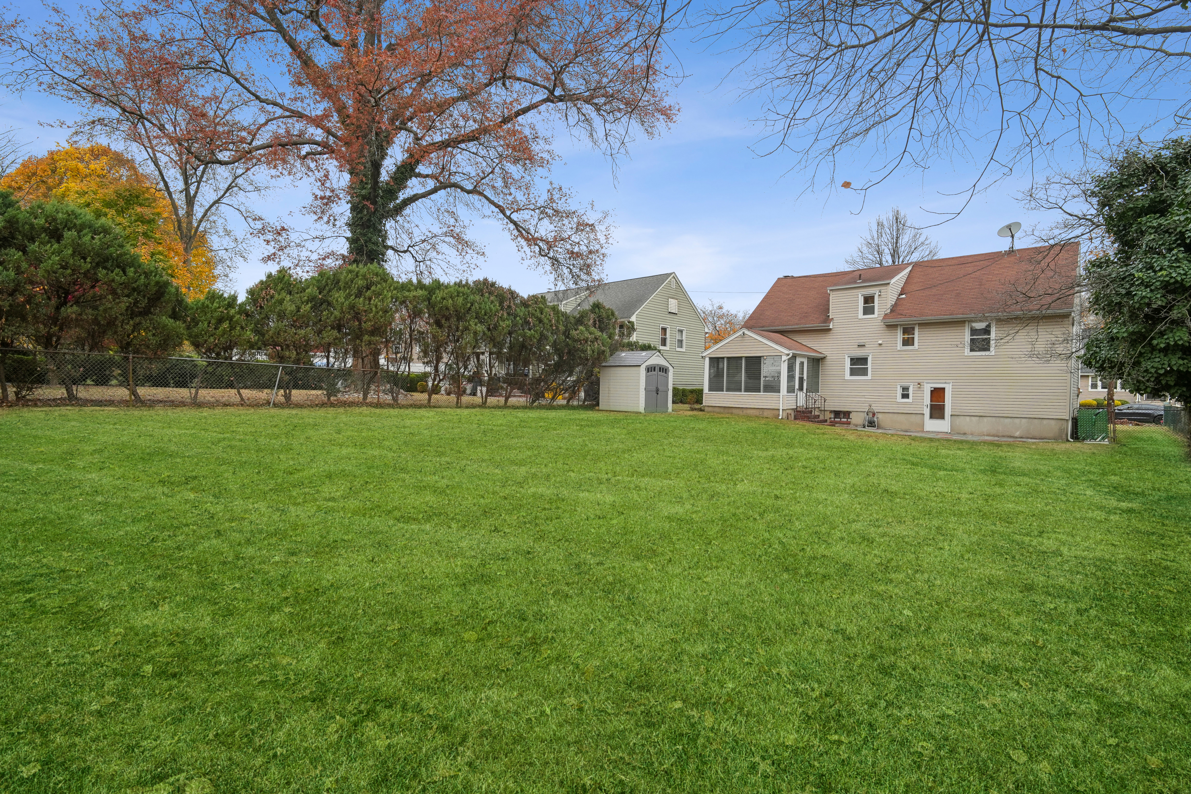 80 Howland Avenue 