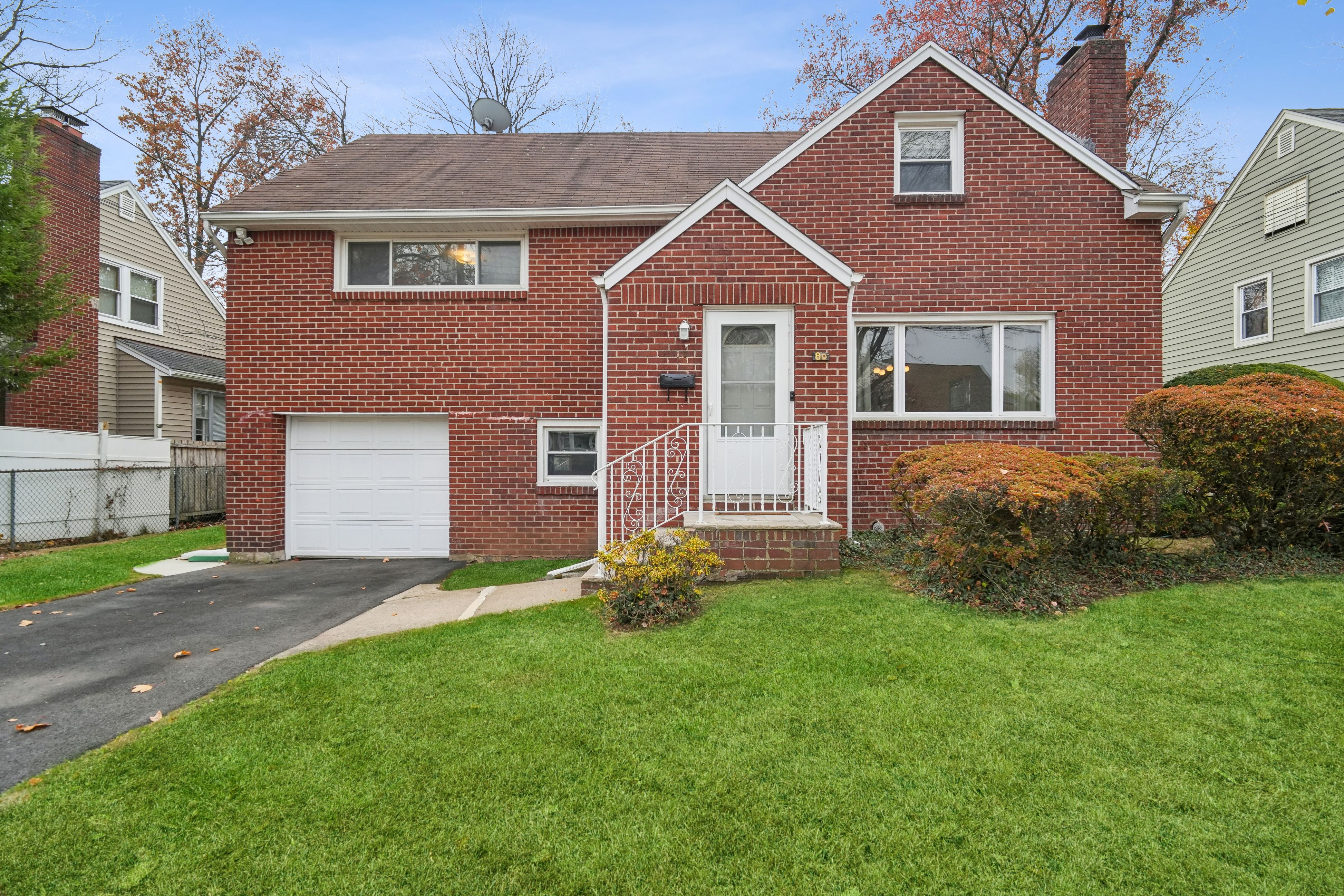80 Howland Avenue 