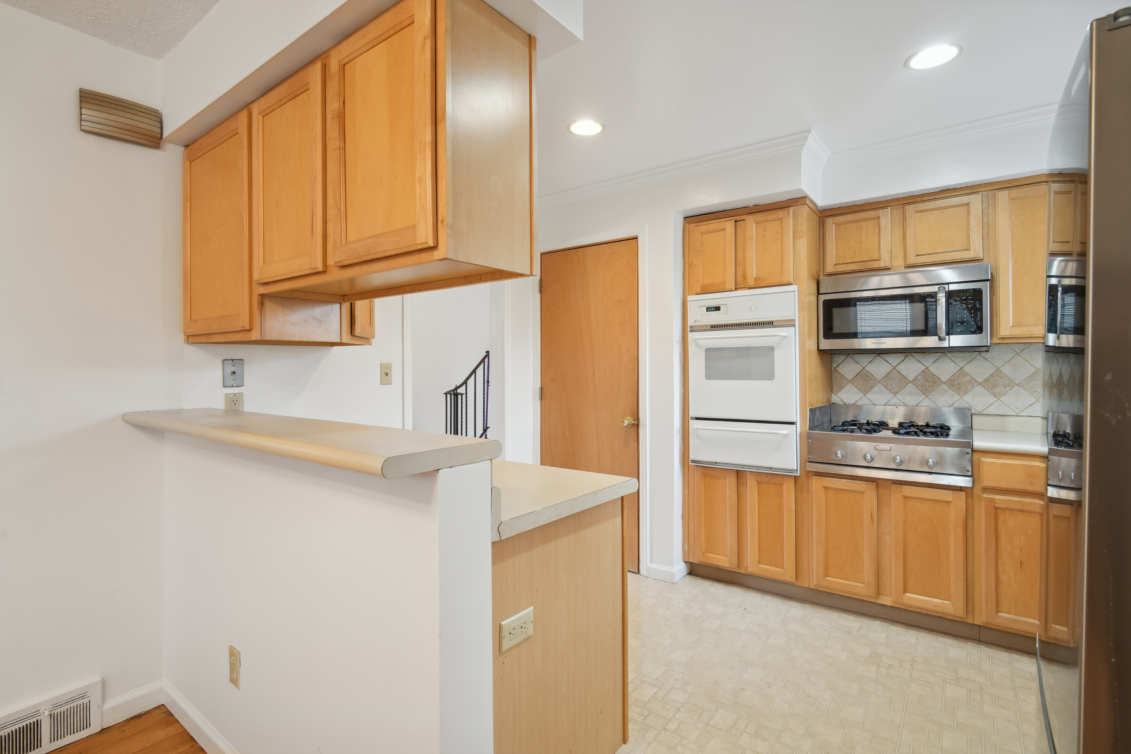 80 Howland Avenue 