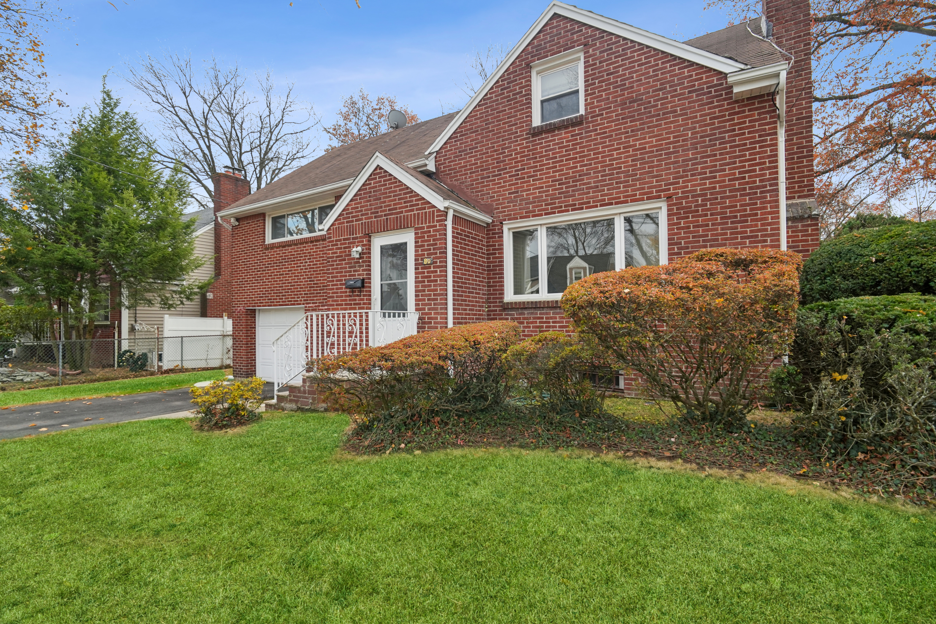 80 Howland Avenue 