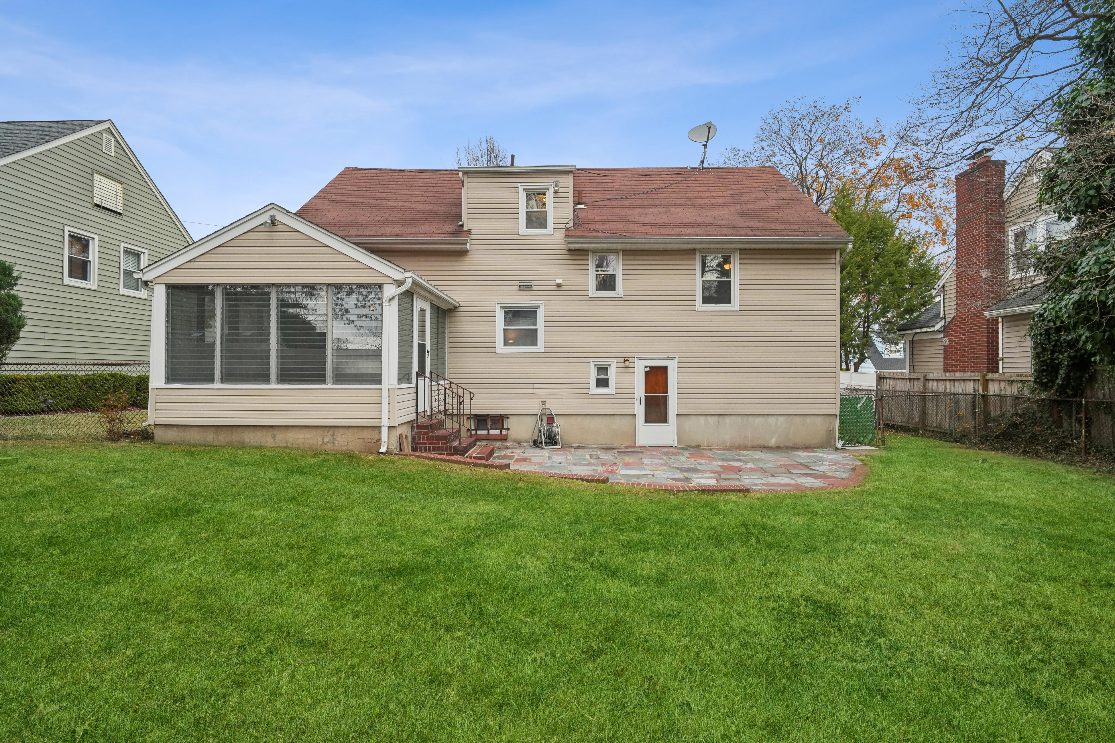 80 Howland Avenue 