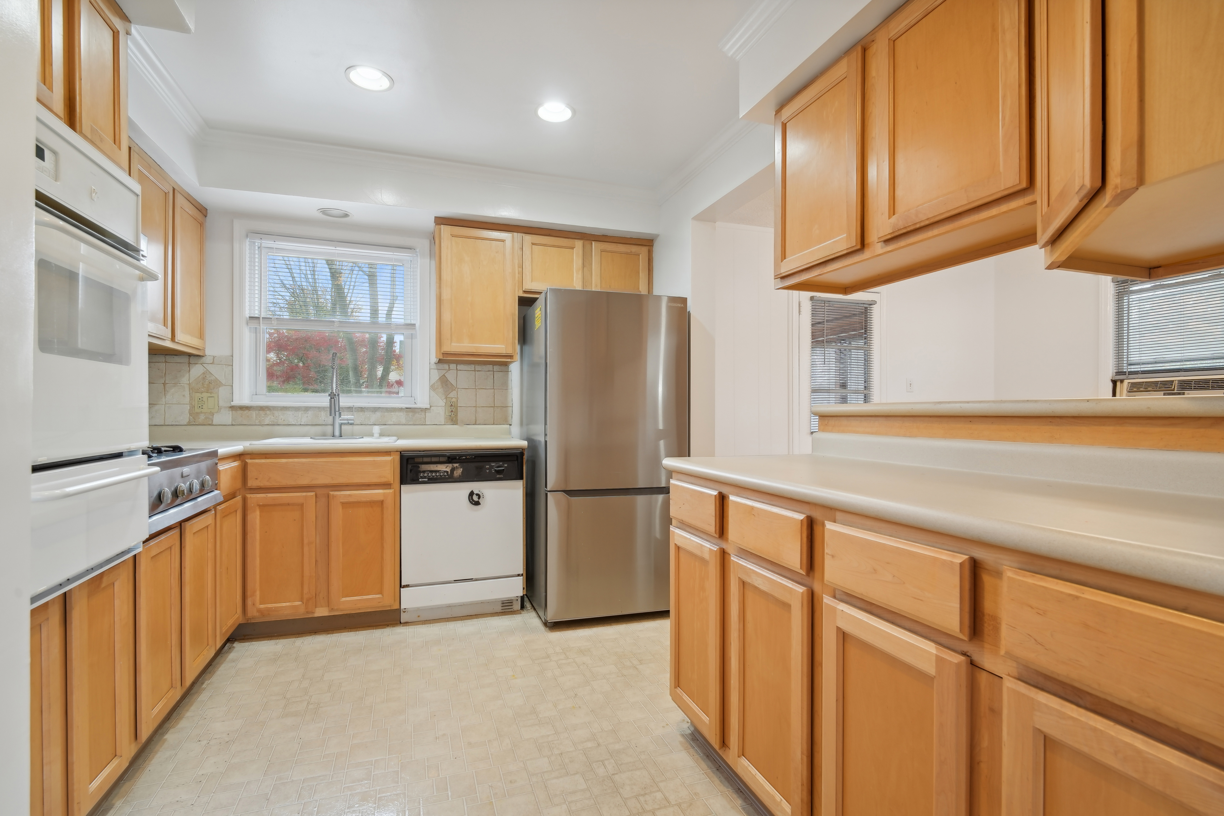 80 Howland Avenue 