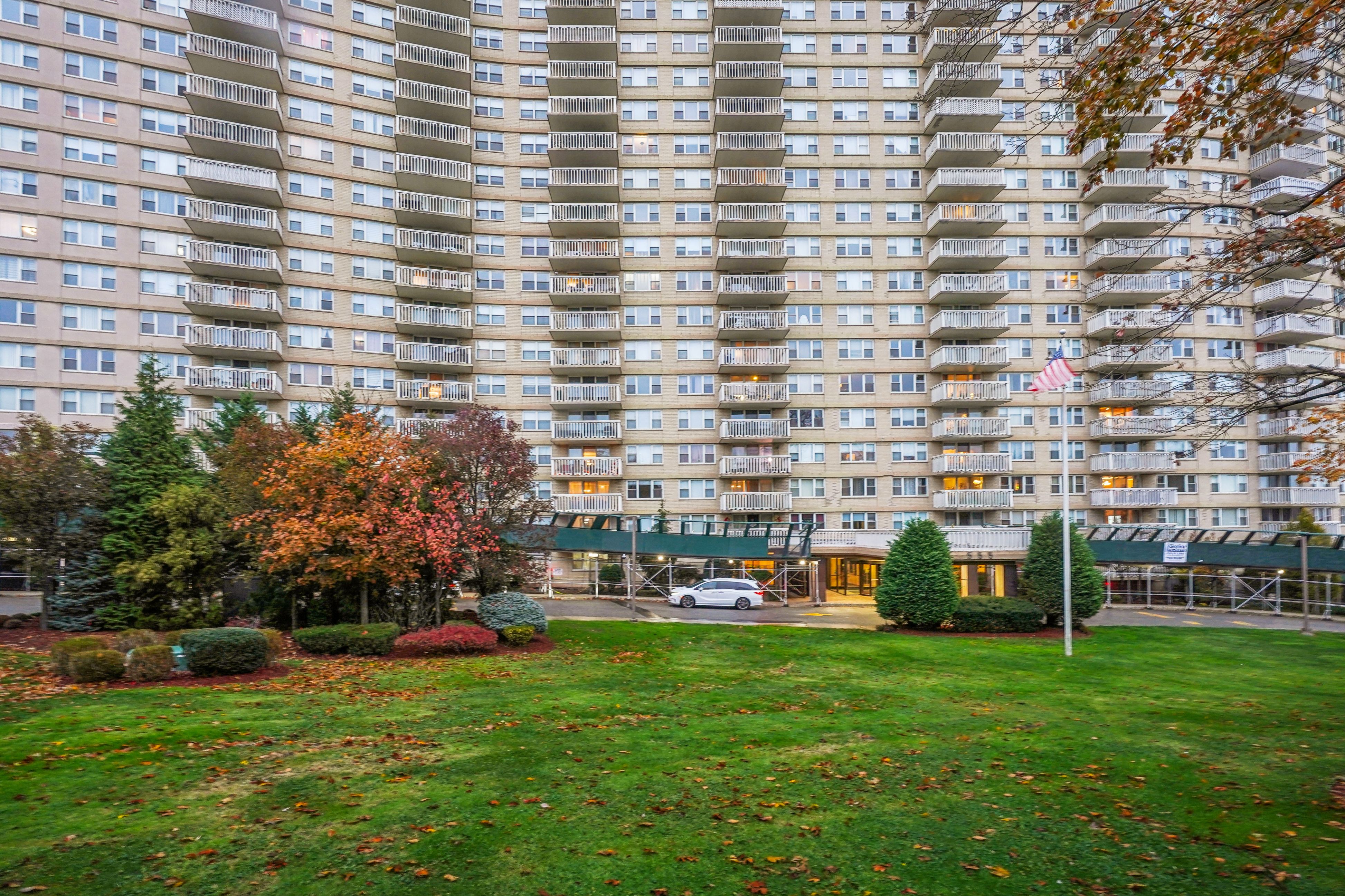555 North Avenue 8S 