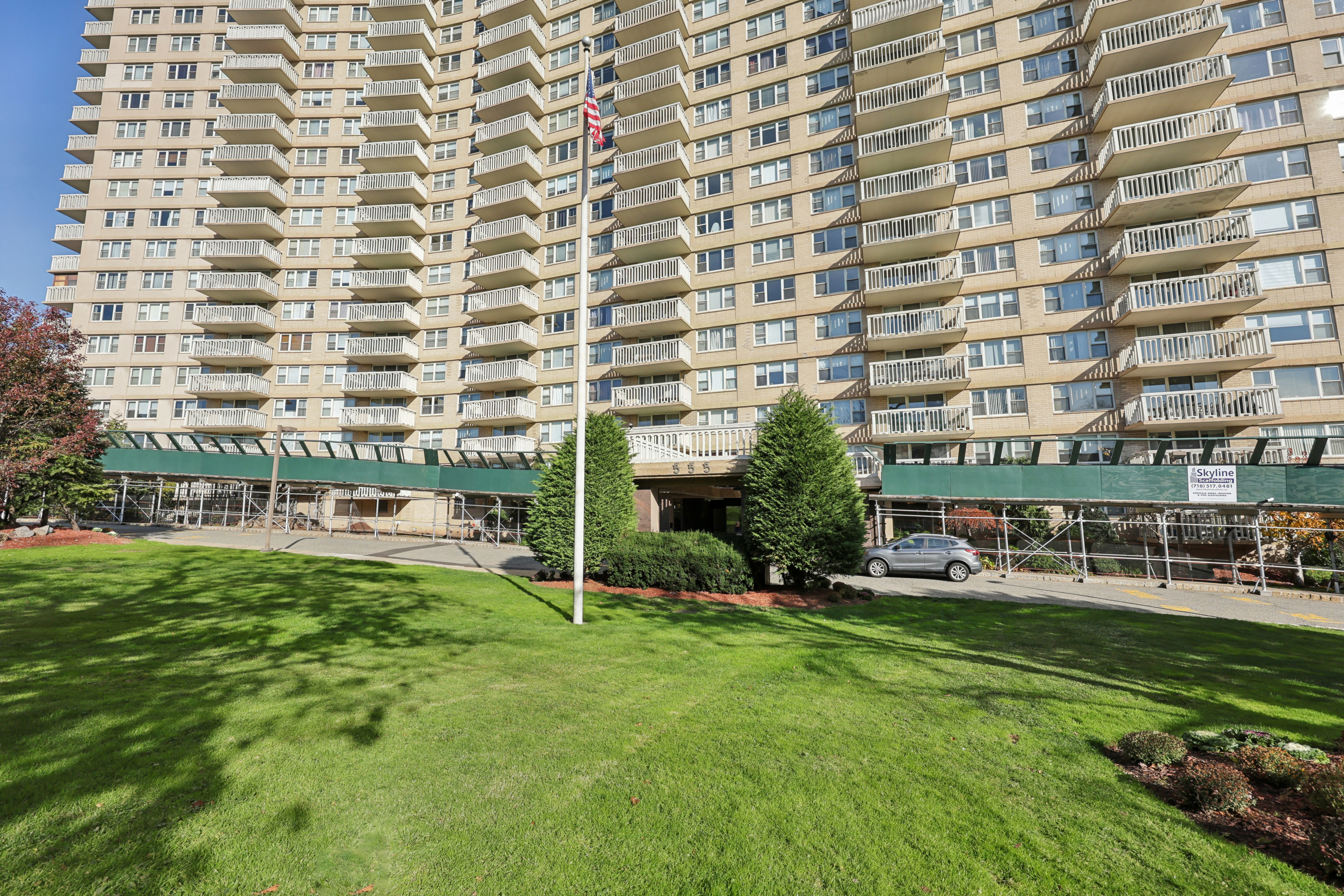 555 North Avenue, #8M 