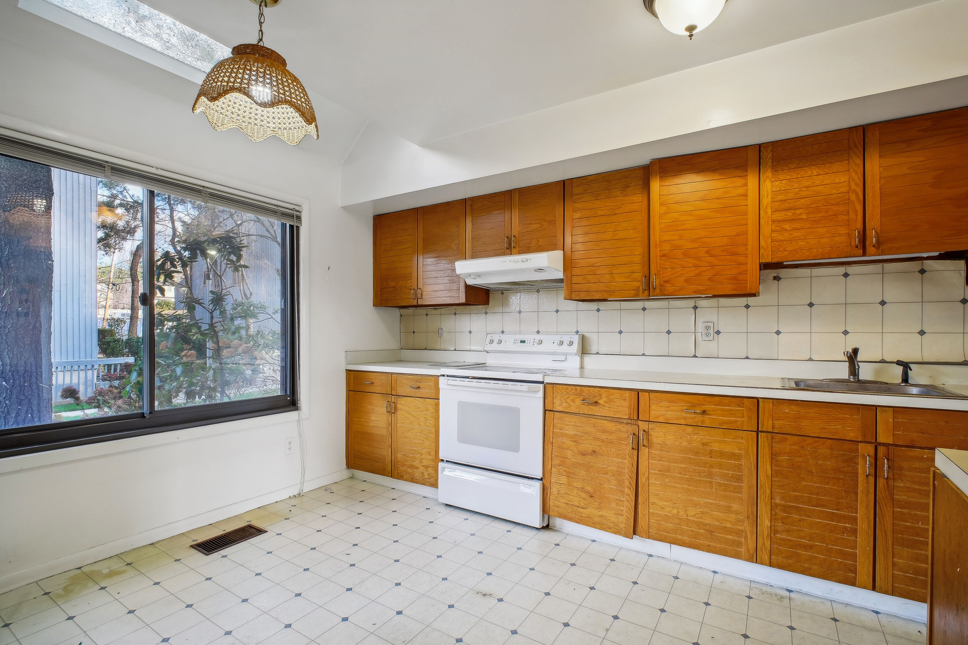 1505 John Street 